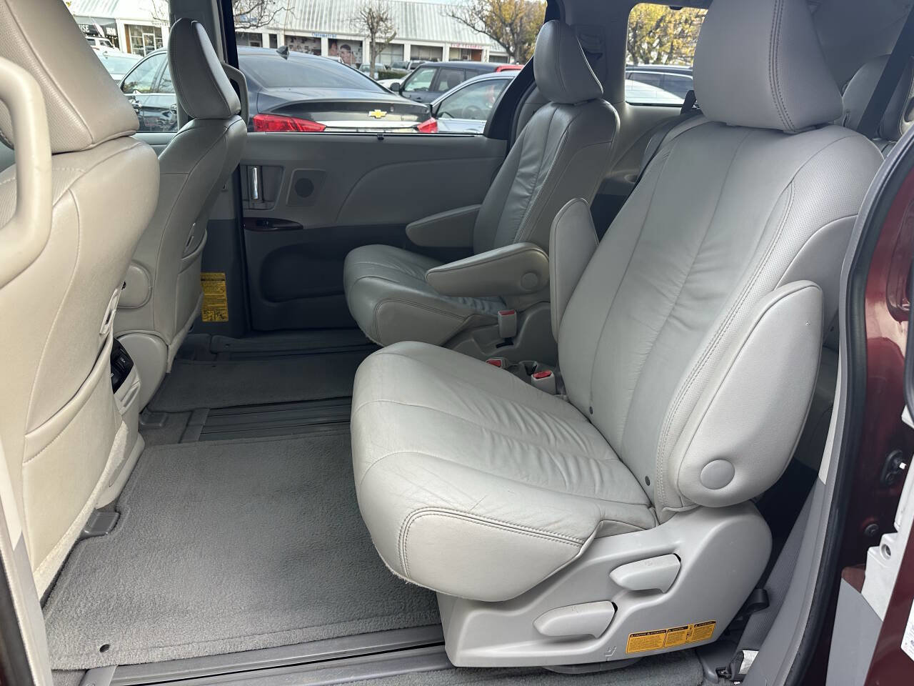 Used 2011 Toyota Sienna XLE image 18