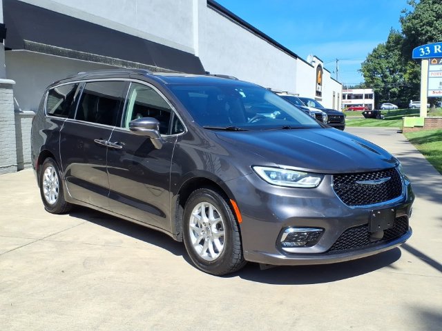 Used 2022 Chrysler Pacifica Touring-L FWD image 3