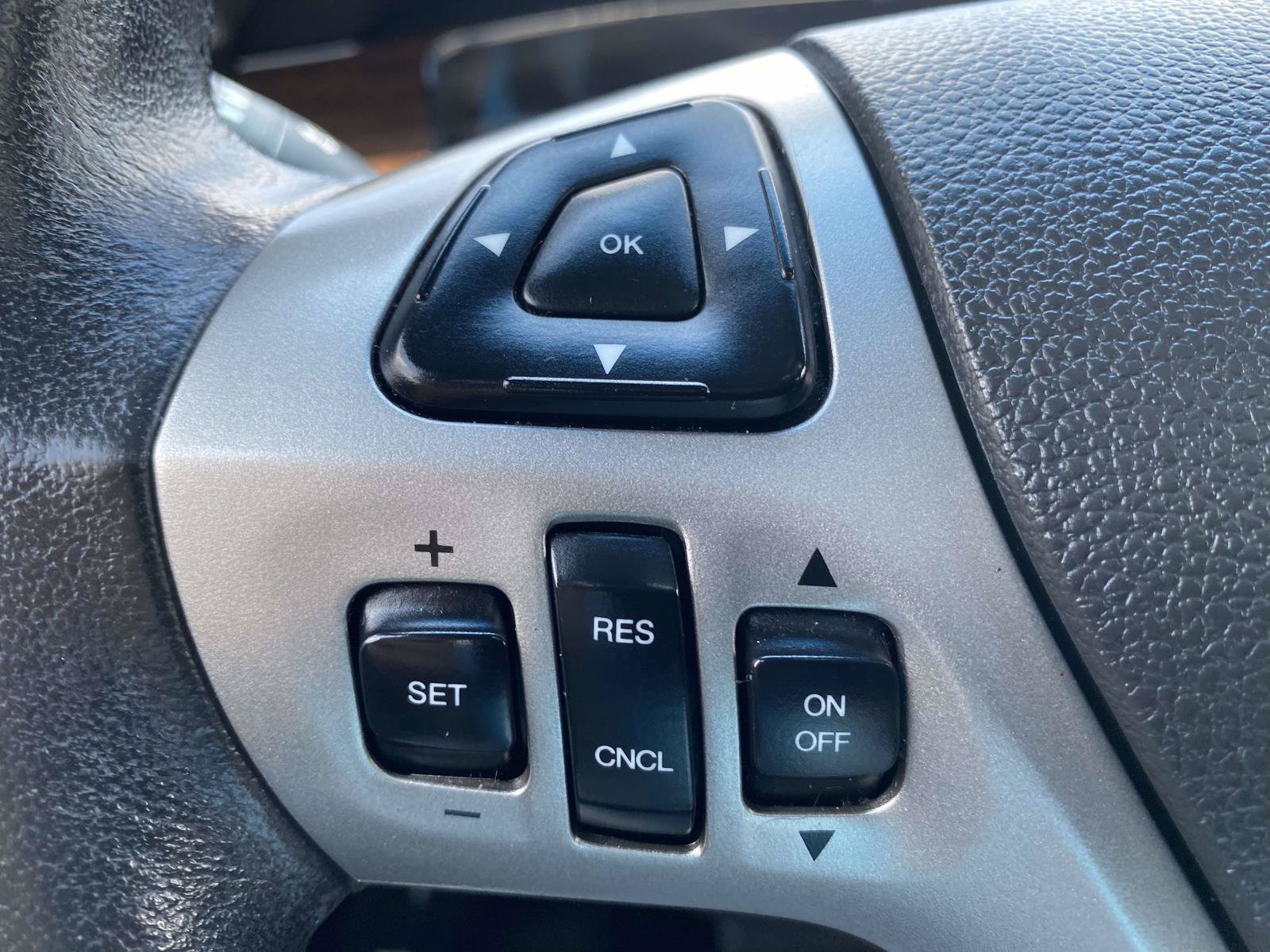 Used 2015 Ford Taurus Limited FWD image 21