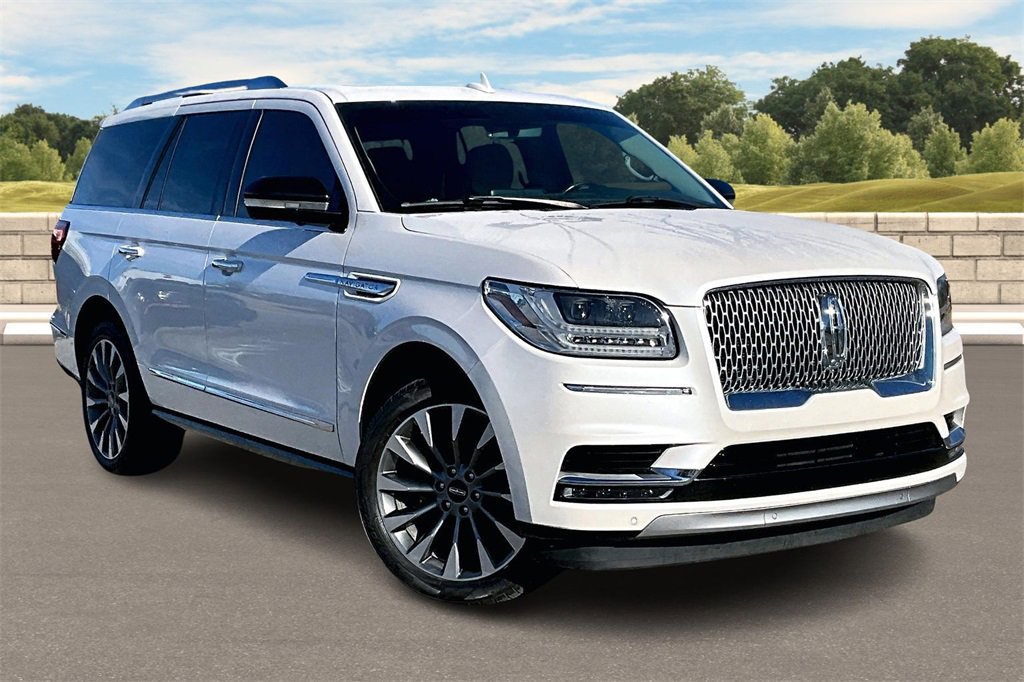 Used 2019 Lincoln Navigator Select image 2