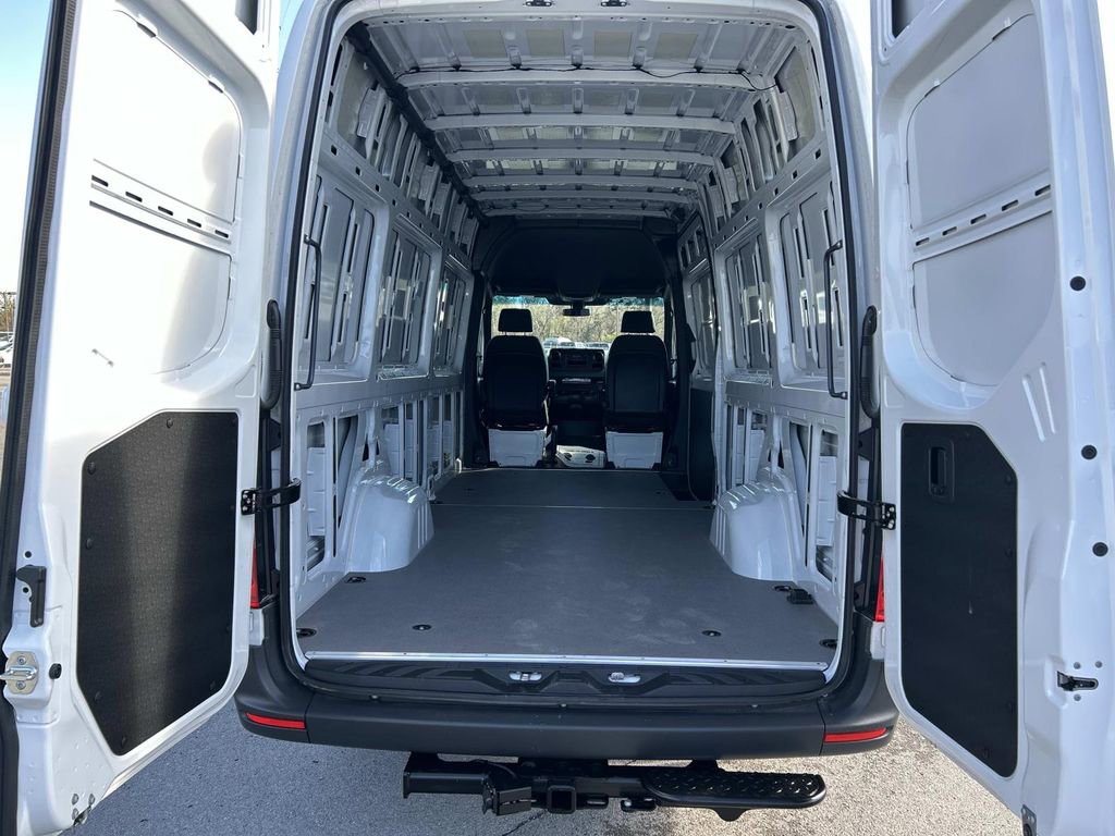 Used 2025 Mercedes-Benz Sprinter 2500 image 16
