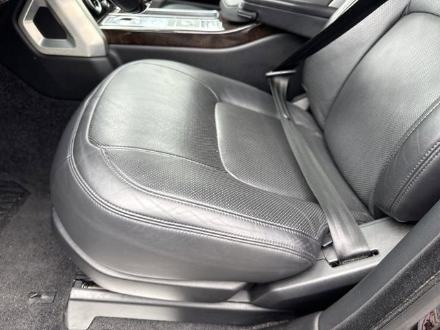 Used 2020 Land Rover Range Rover HSE image 17