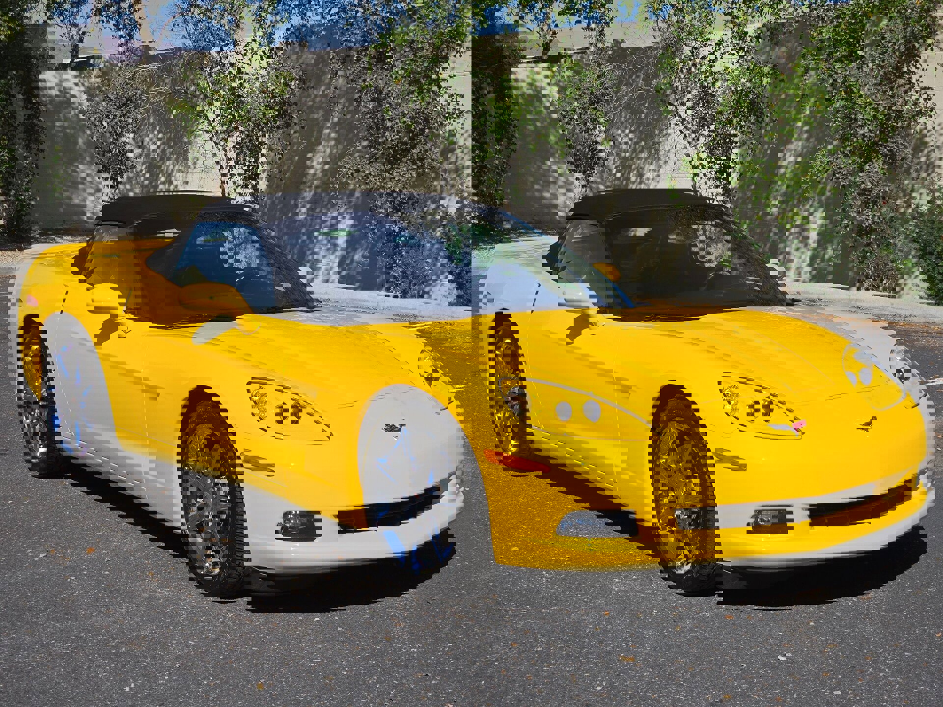 Used 2010 Chevrolet Corvette Convertible w/ Preferred Equipment Group image 4