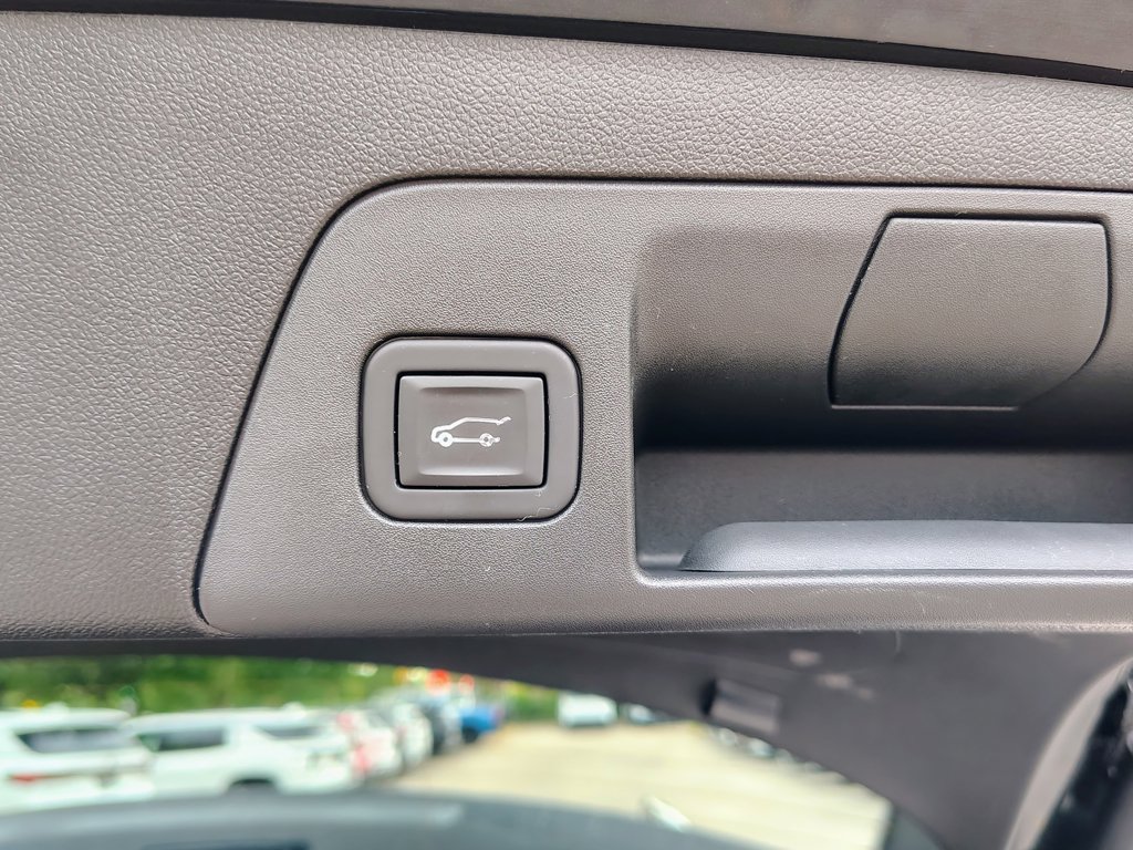 Certified 2023 Buick Envision Essence w/ Technology Package I AWD/4WD image 16