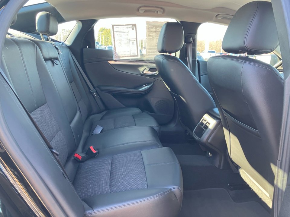 Used 2017 Chevrolet Impala LT image 32