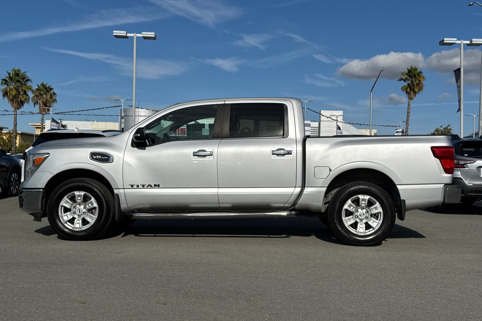 Used 2017 Nissan Titan SV AWD/4WD image 7
