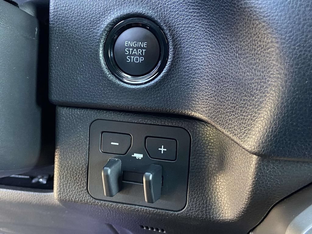 Used 2025 Toyota Tundra SR5 w/ SR5 Premium Package AWD/4WD image 31