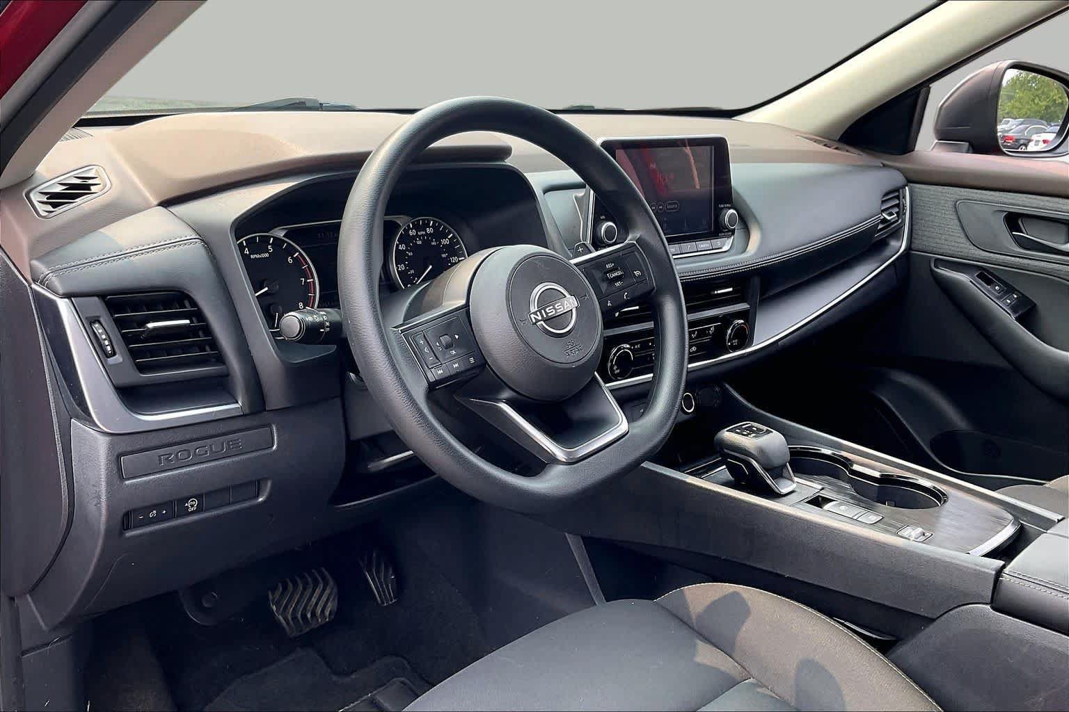 Used 2023 Nissan Rogue S FWD image 15