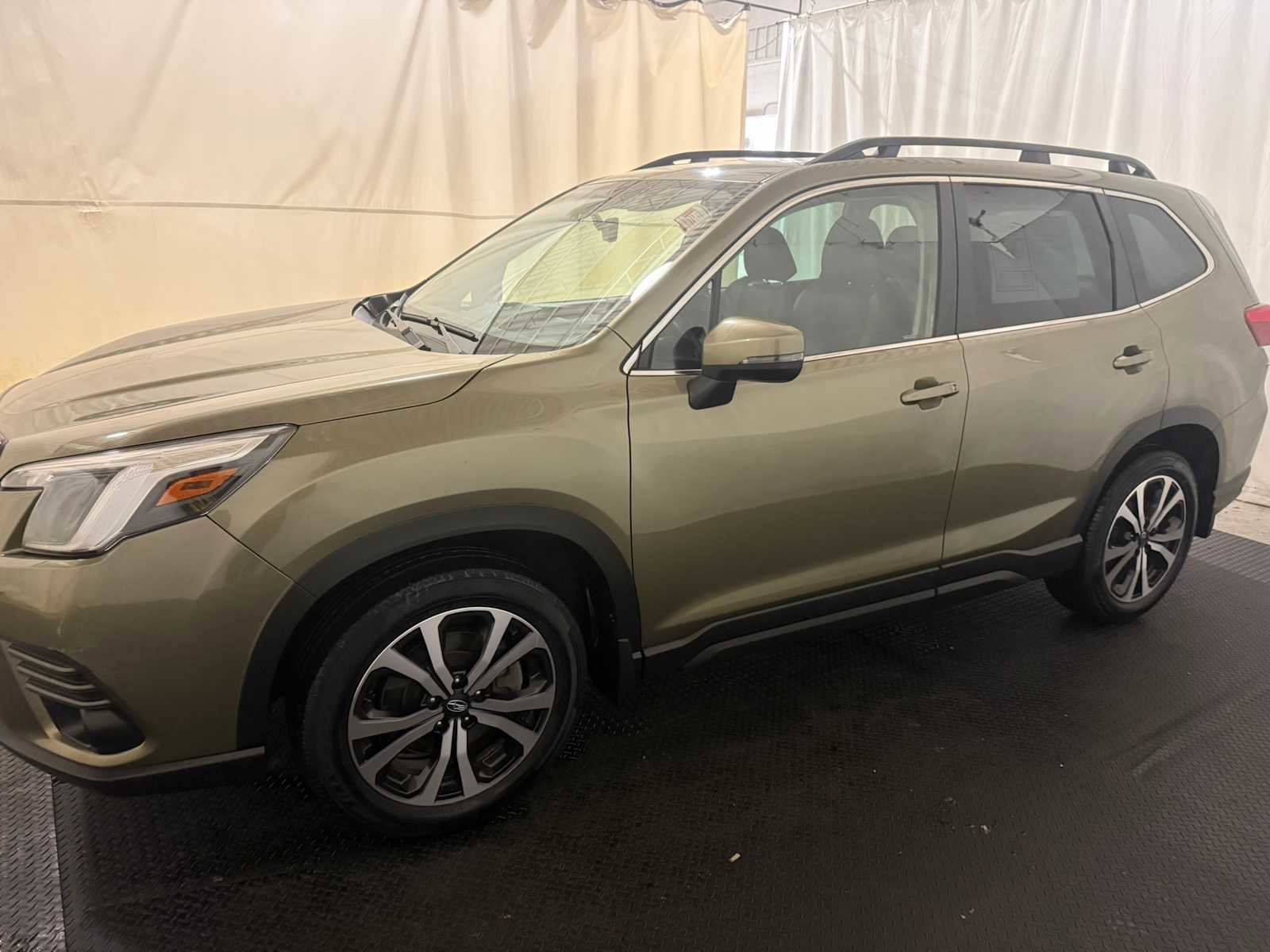 Used 2023 Subaru Forester Limited image 2