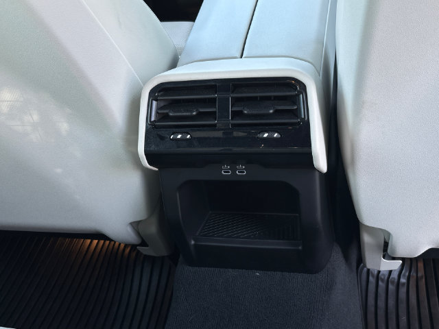 Used 2024 BMW 530i w/ Convenience Package RWD image 18