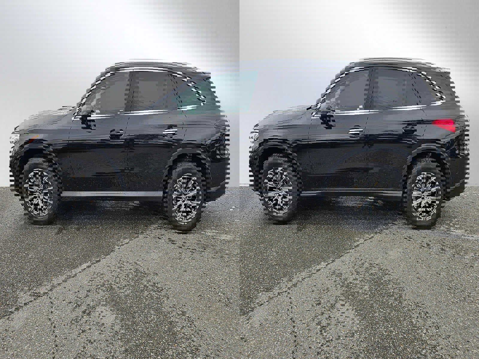 Used 2023 Mercedes-Benz GLC 300 4MATIC image 4