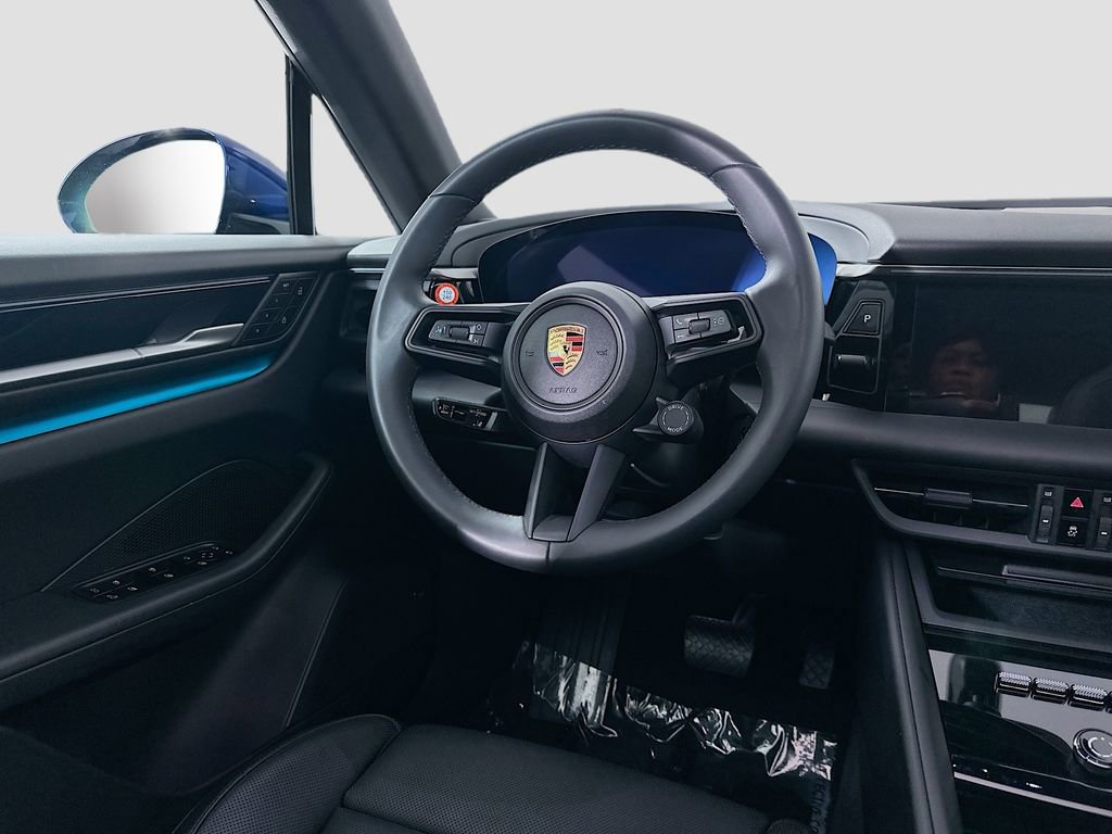 Certified 2025 Porsche Macan Electric image 25