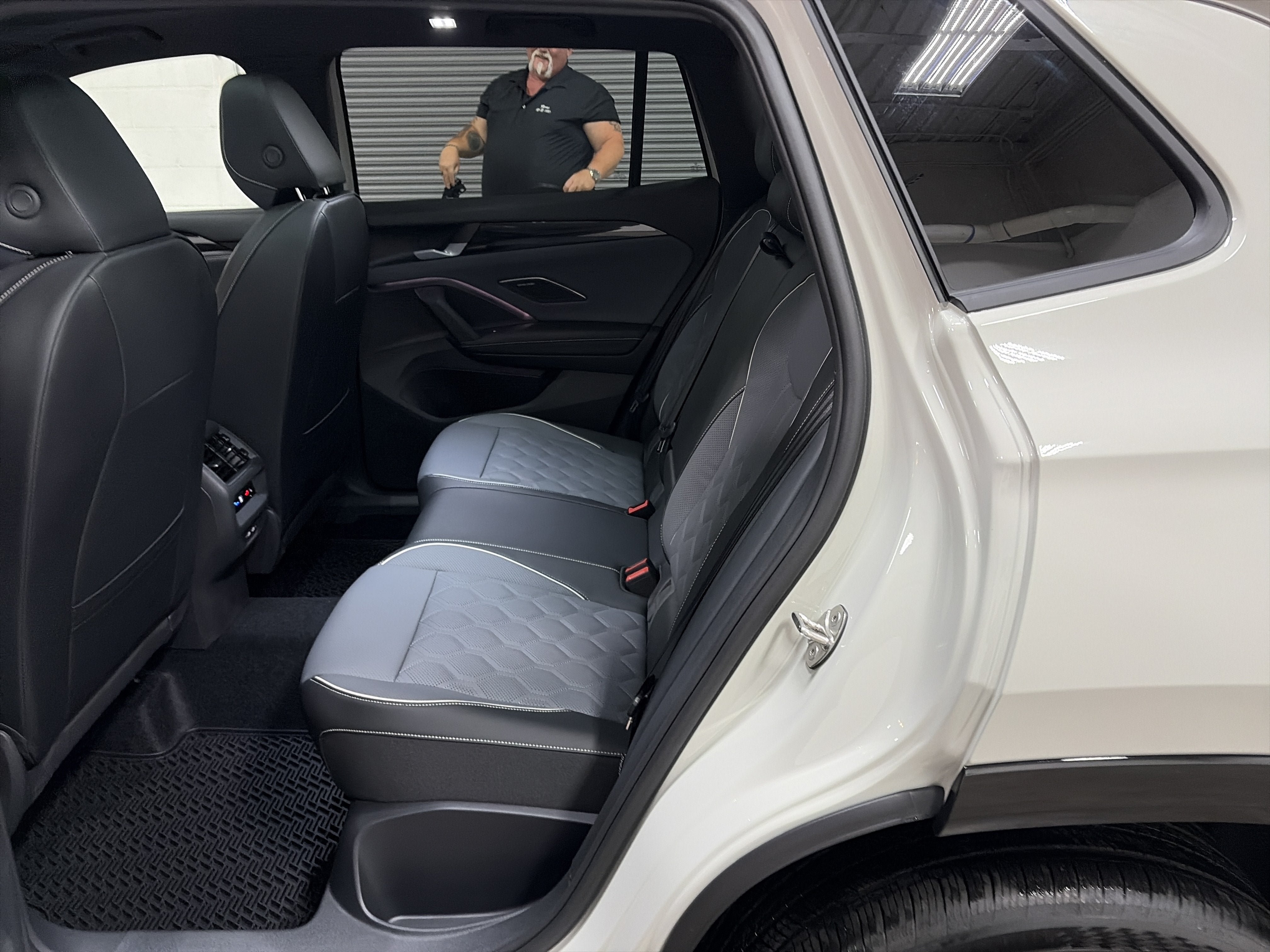 New 2026 Volkswagen Tiguan SEL R-Line AWD/4WD image 30