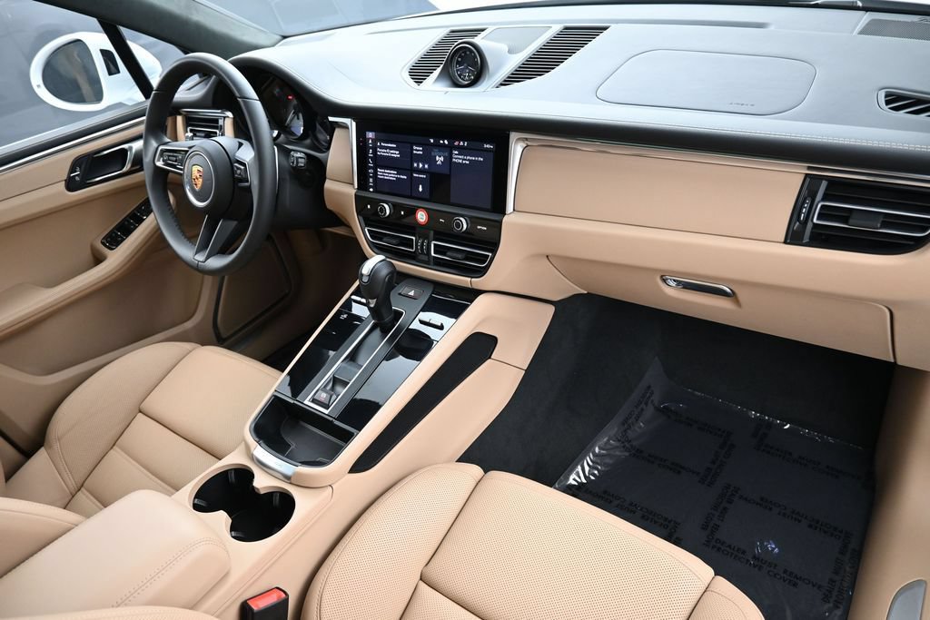 Certified 2026 Porsche Macan S AWD/4WD image 32