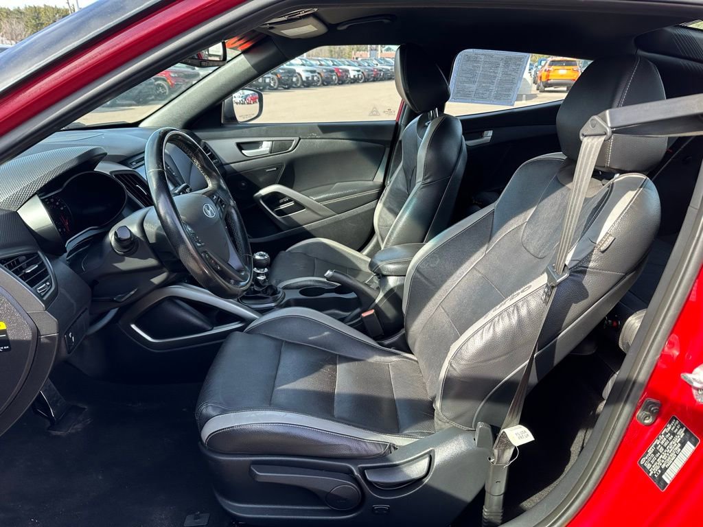 Used 2016 Hyundai Veloster Turbo FWD image 9