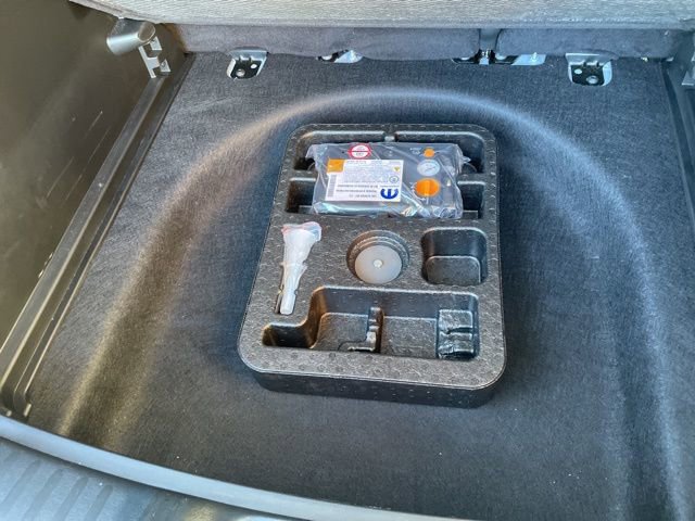 Used 2024 Jeep Compass Limited image 19