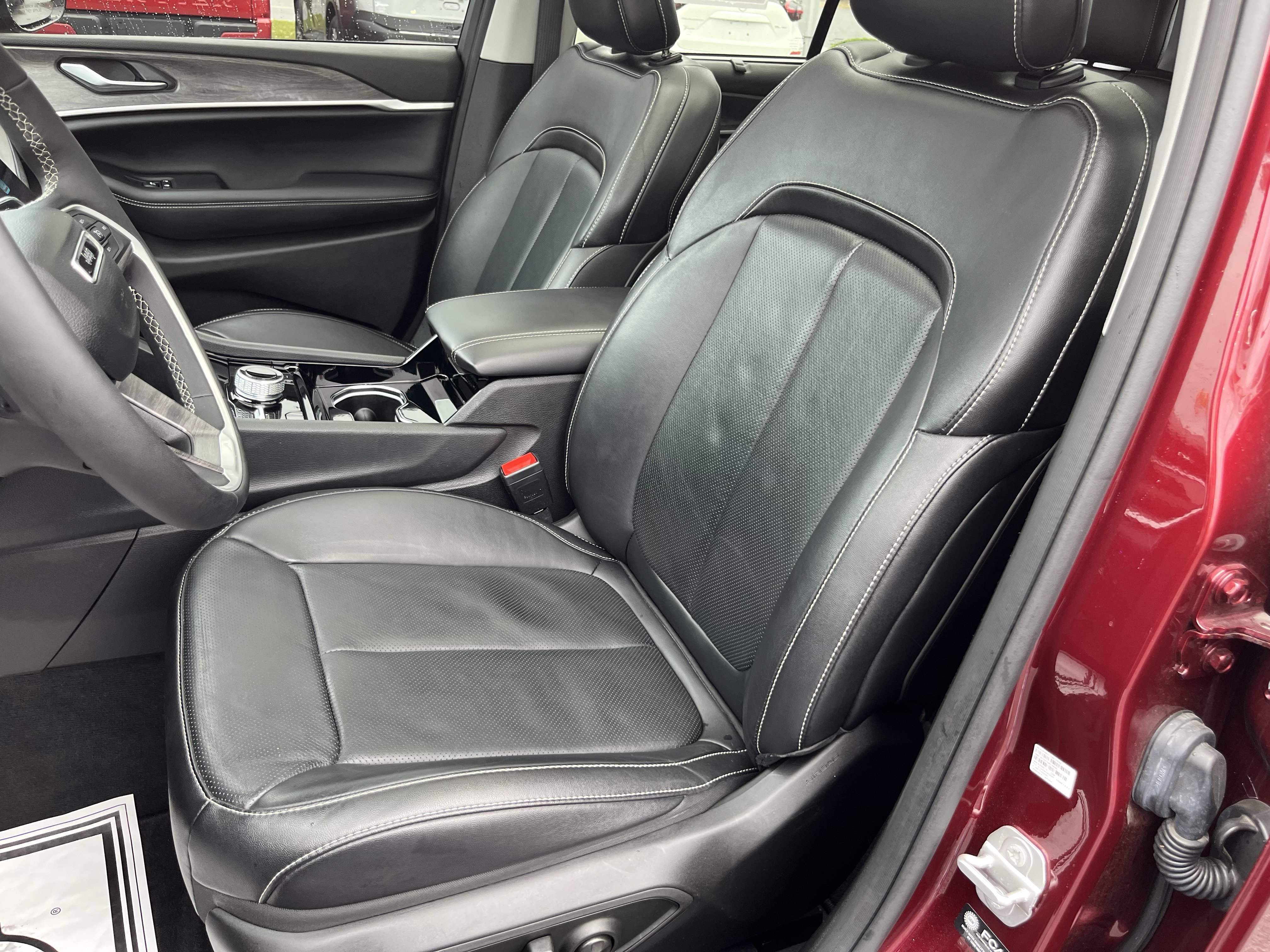 Used 2023 Jeep Grand Cherokee 4WD 4xe w/ Luxury Tech Group II image 17