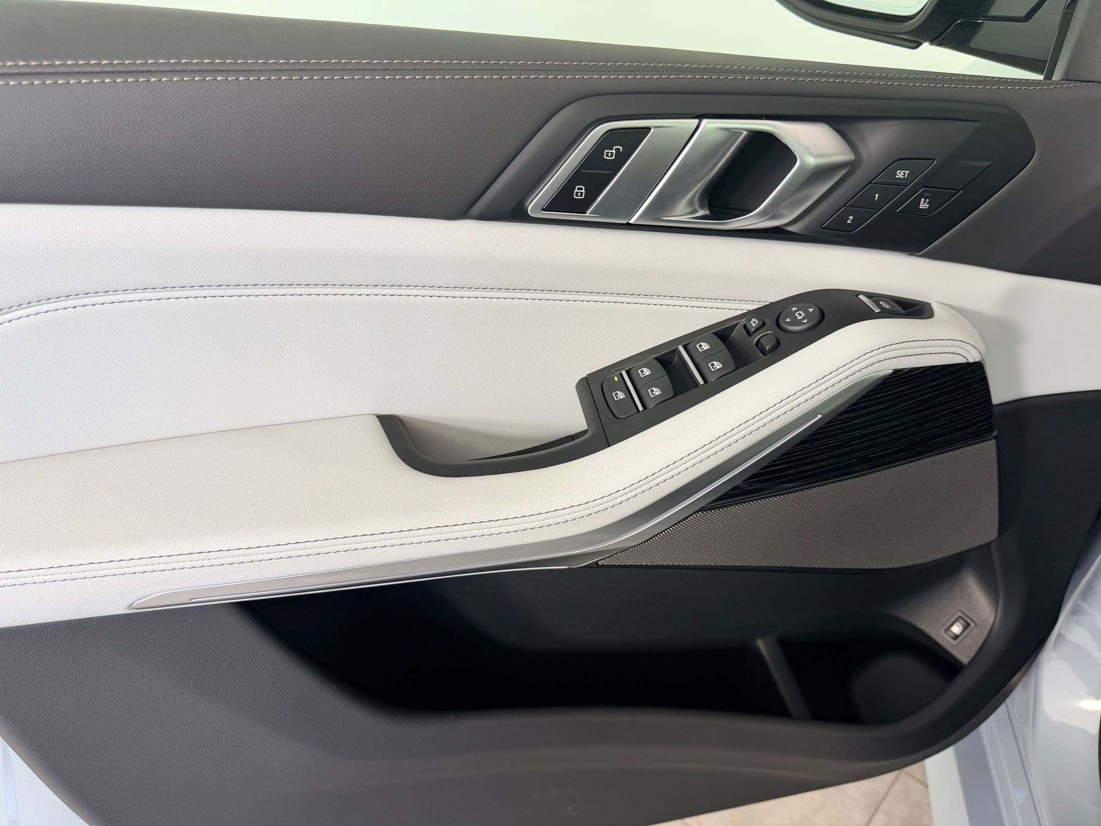 New 2026 BMW X5 xDrive50e w/ M Sport Package AWD/4WD image 13