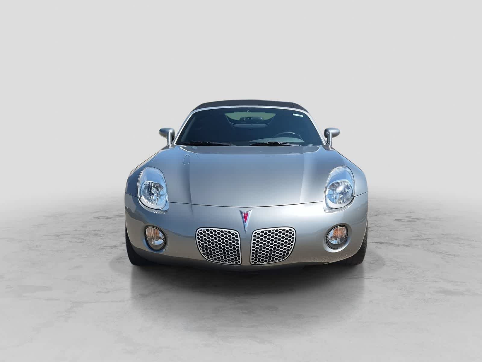Used 2006 Pontiac Solstice Convertible w/ Premium Package RWD image 3