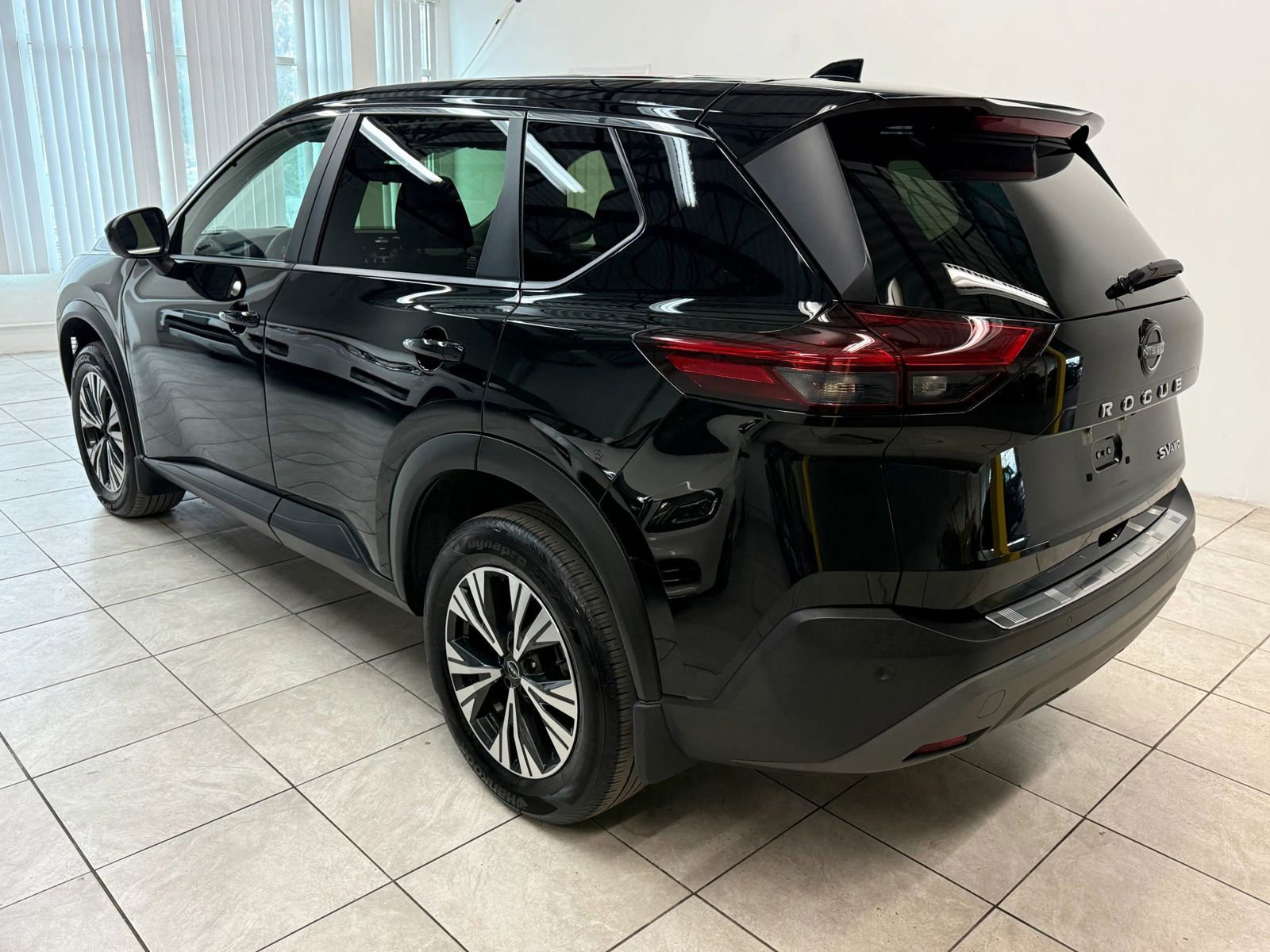 Used 2023 Nissan Rogue SV image 7