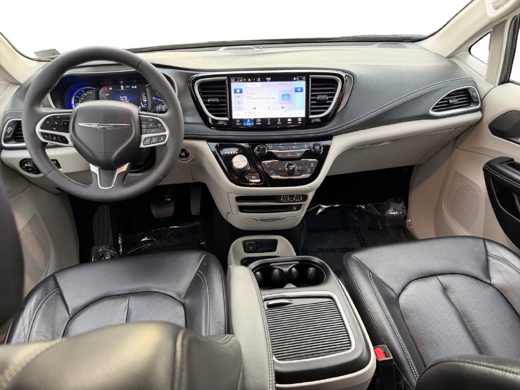 Used 2022 Chrysler Pacifica Touring-L w/ Uconnect Theater Family Group FWD image 14