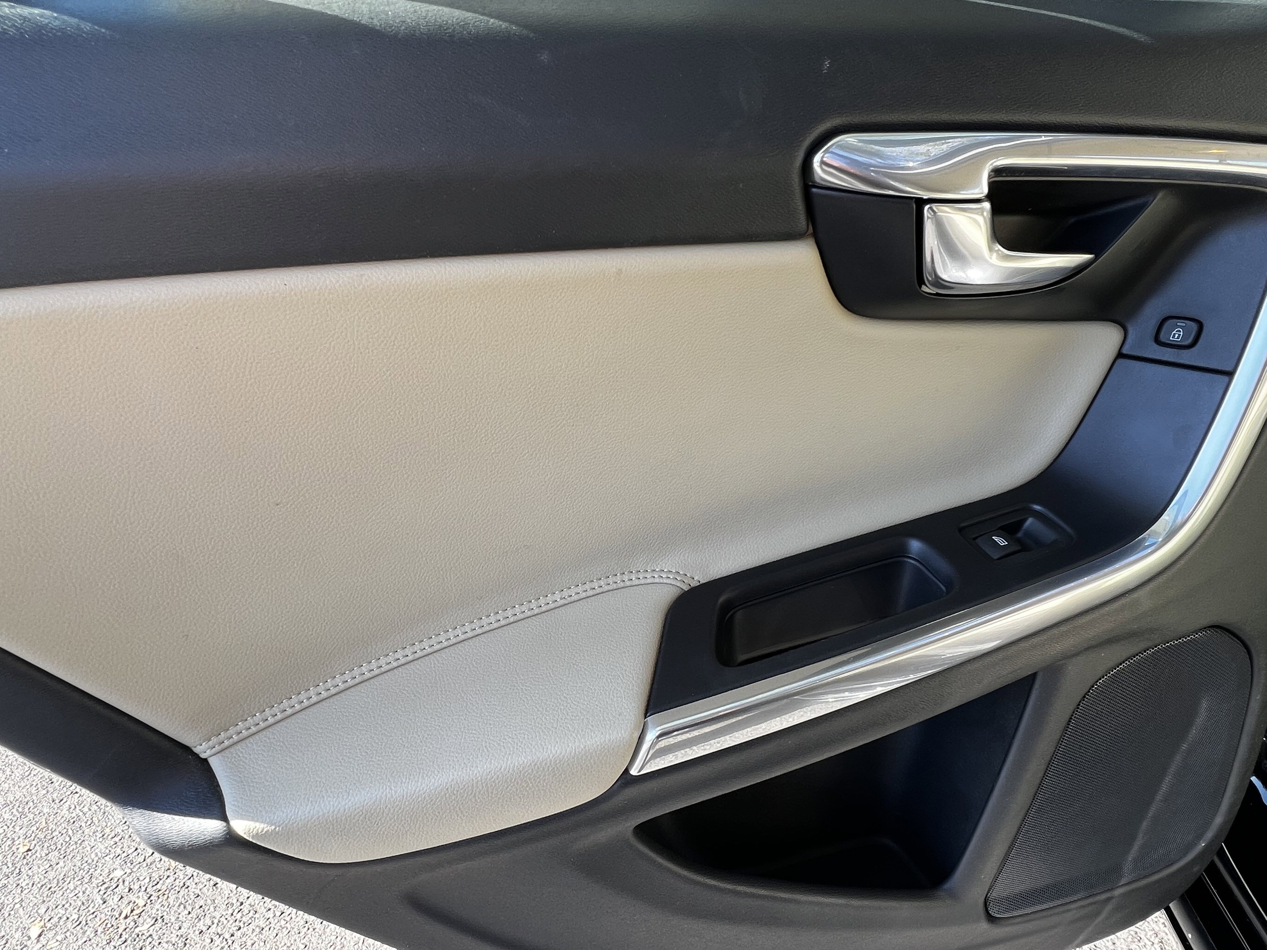 Used 2016 Volvo V60 T5 Premier w/ Convenience Package image 30