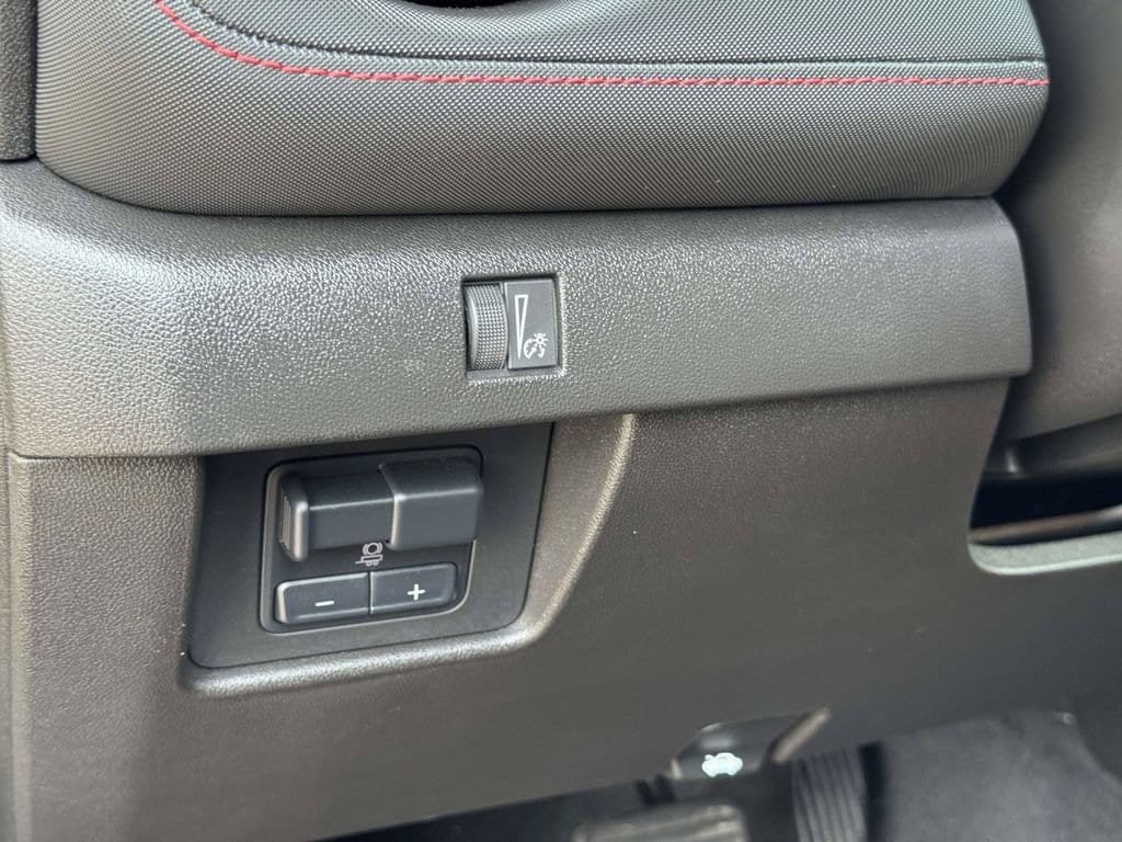Used 2024 Chevrolet Colorado Z71 w/ Z71 Convenience Package 2 AWD/4WD image 10
