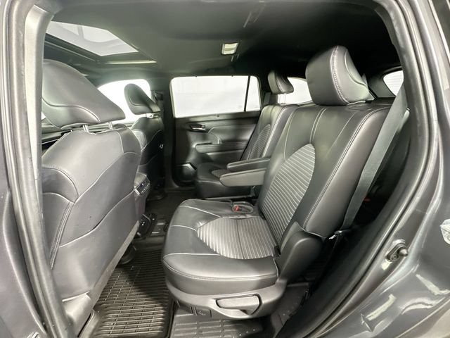 Used 2023 Toyota Highlander XSE AWD/4WD image 4