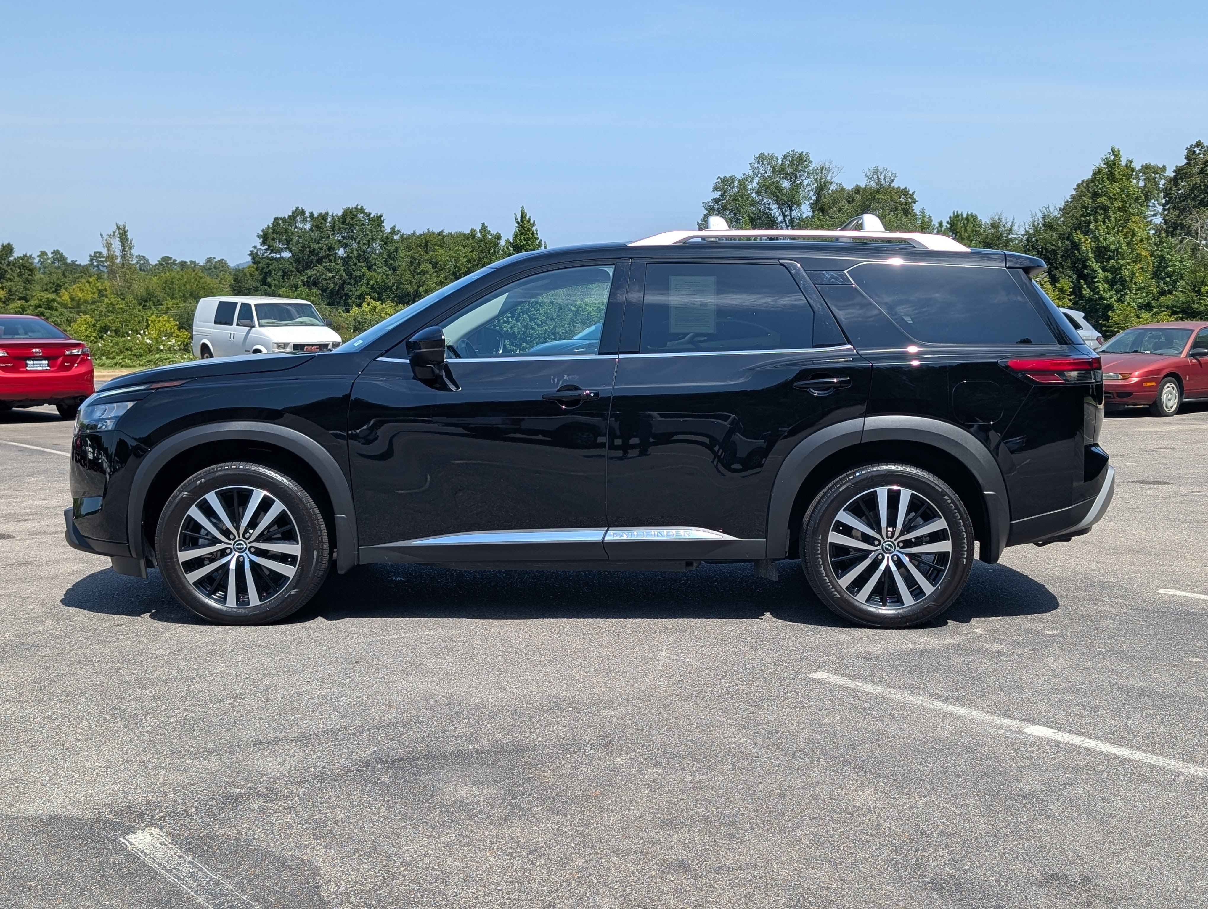 Used 2025 Nissan Pathfinder Platinum w/ Cargo Package FWD image 6