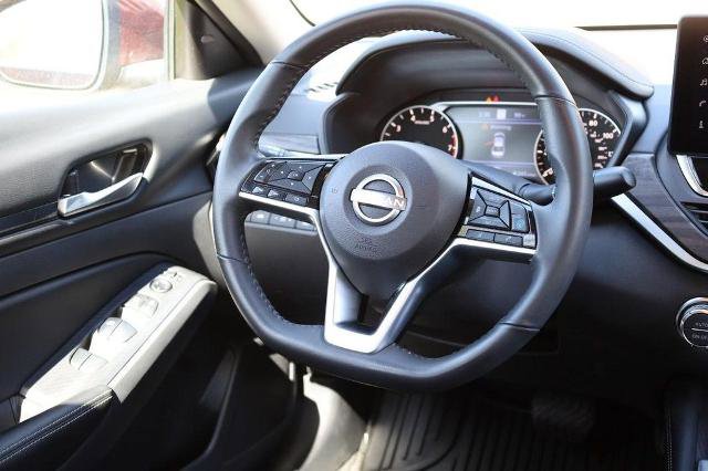 Used 2025 Nissan Altima 2.5 SV w/ SV Premium Package FWD image 23