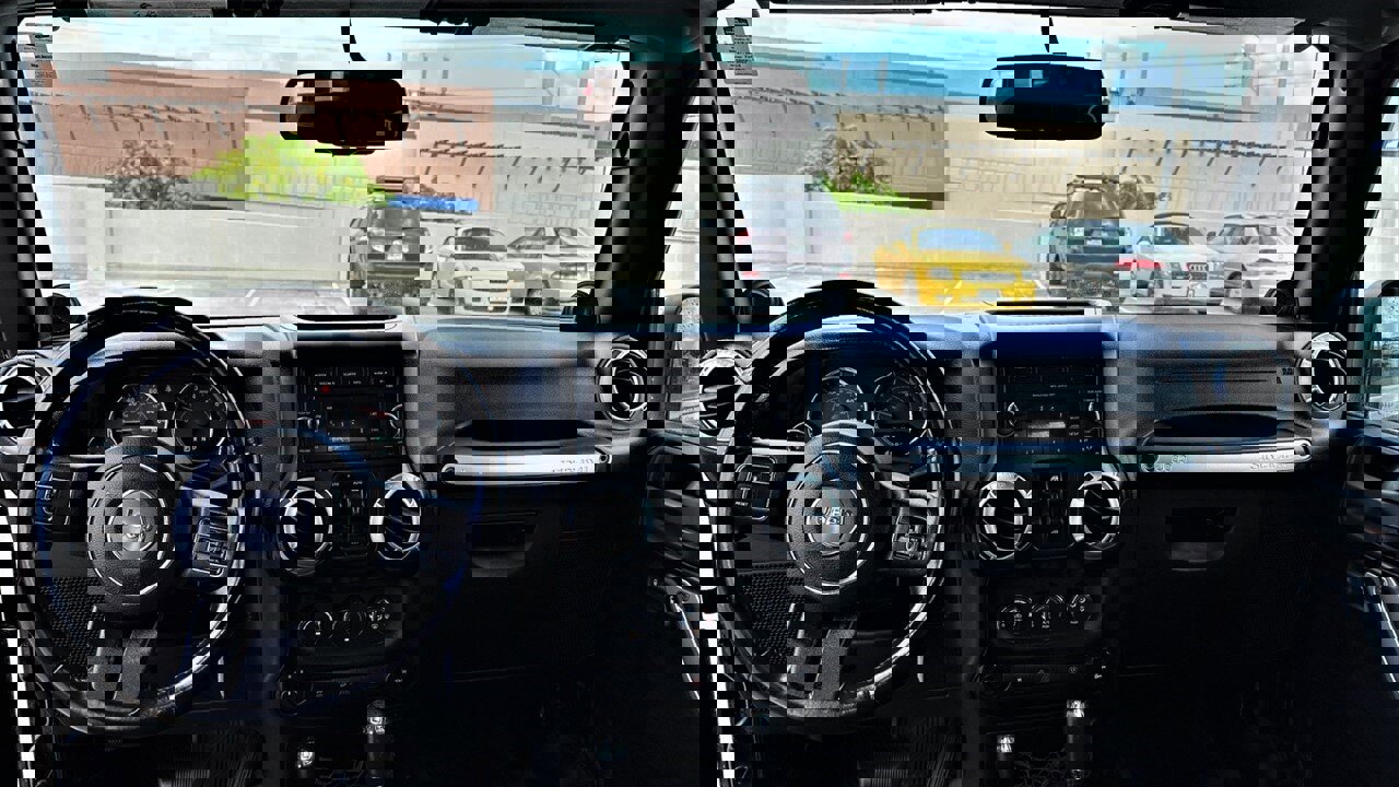 Used 2013 Jeep Wrangler Unlimited Sahara image 9