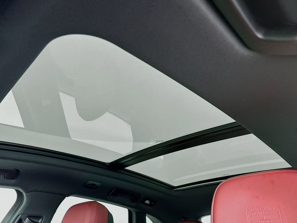 Certified 2025 Porsche Macan image 24