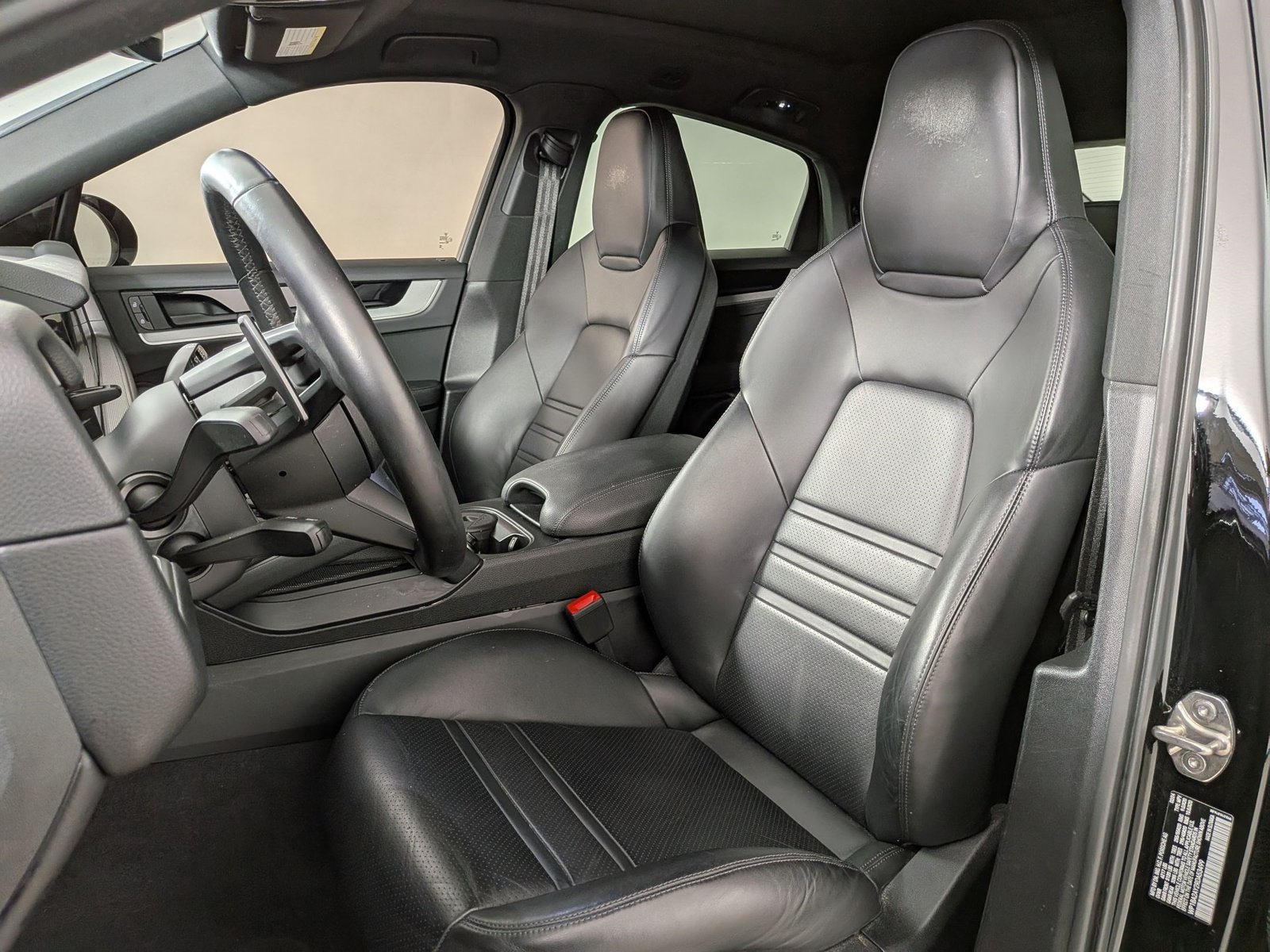 Certified 2024 Porsche Cayenne Coupe AWD/4WD image 5