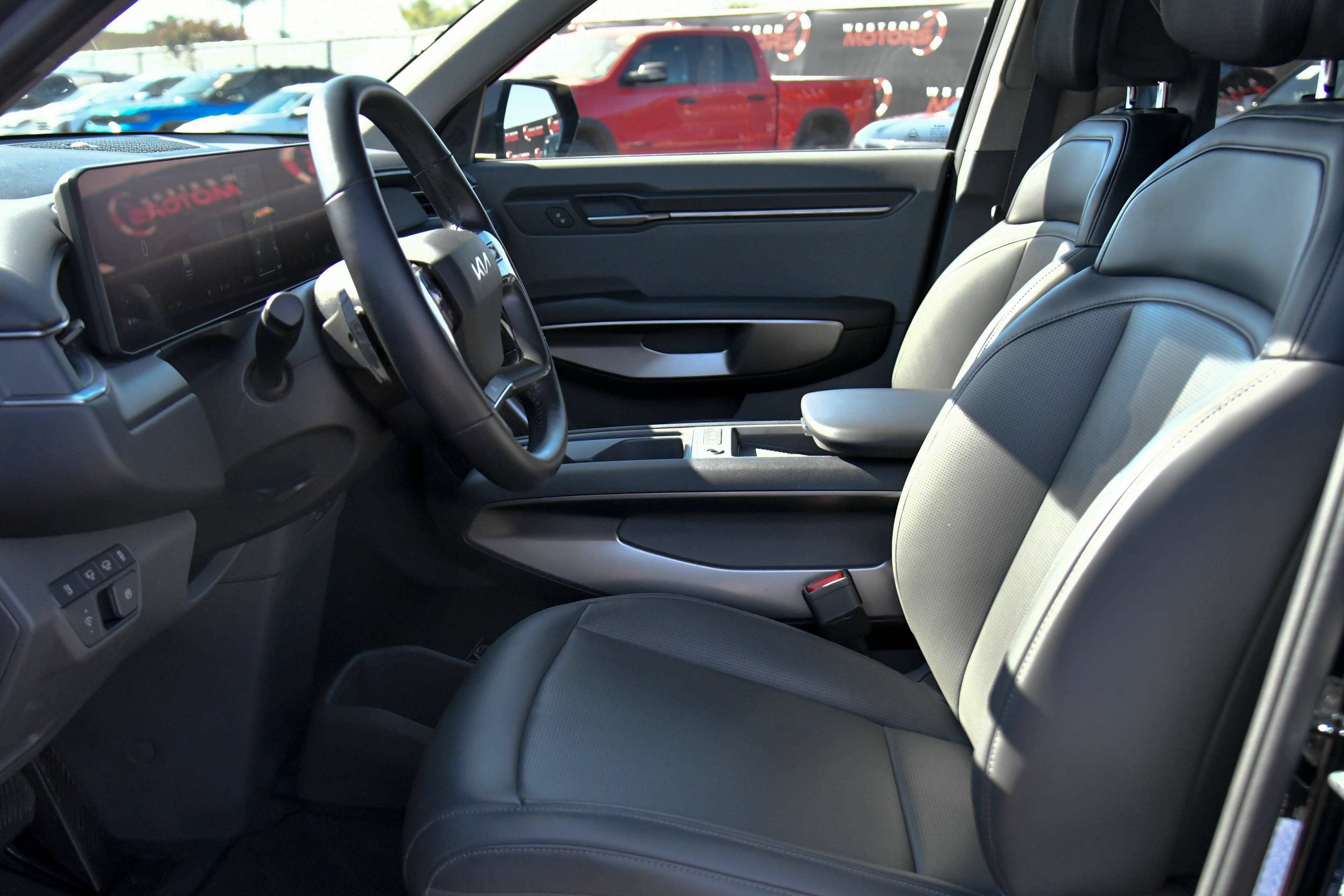 Used 2024 Kia EV9 Light Long Range RWD image 18