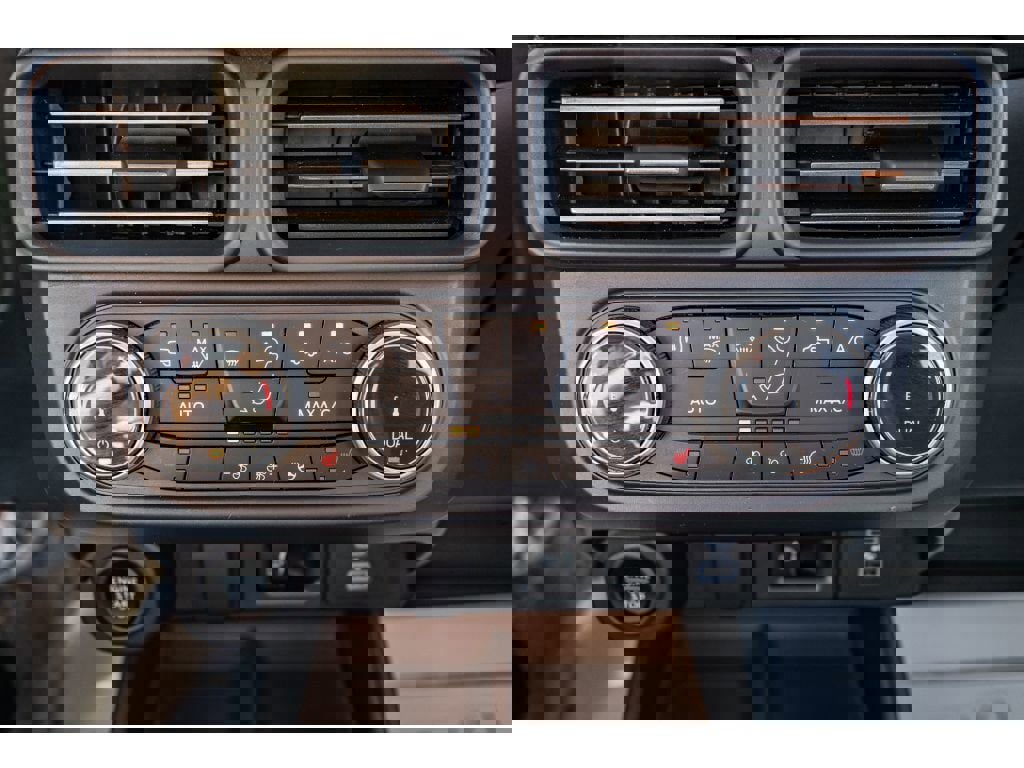 Used 2023 Ford Maverick Lariat w/ Lariat Luxury Package image 17