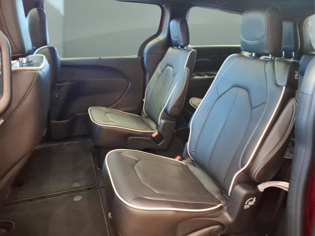 New 2027 Chrysler Pacifica Limited AWD/4WD image 9