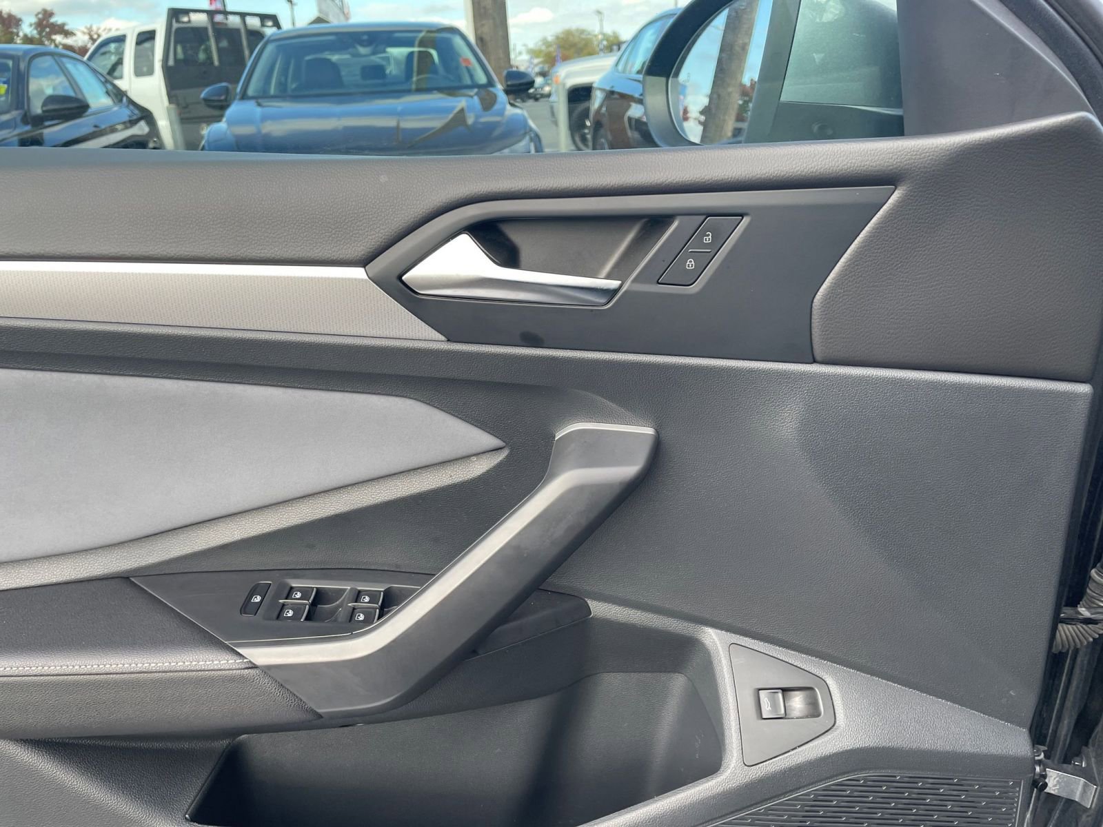 Used 2025 Volkswagen Jetta SE image 20