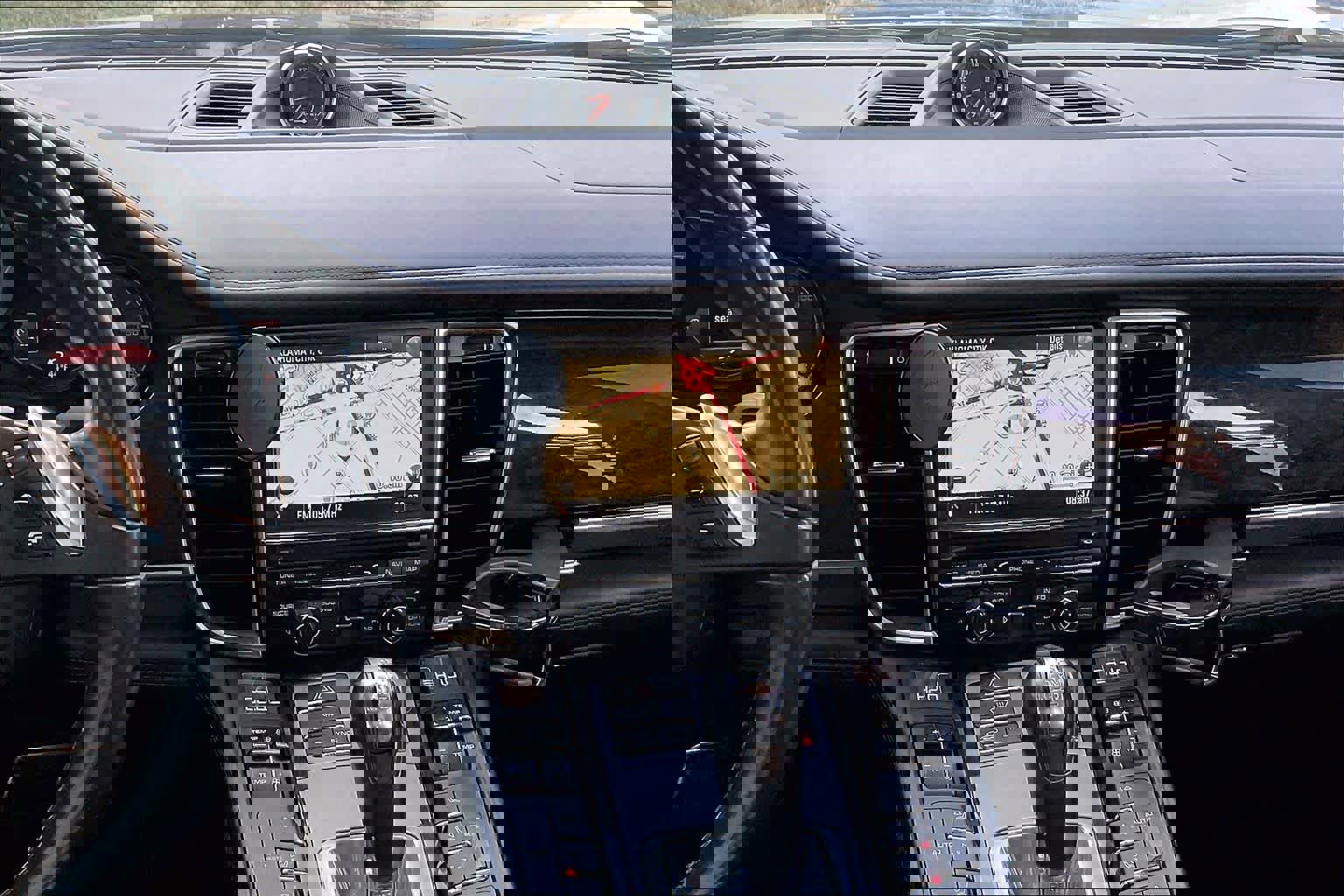 Used 2016 Porsche Panamera S image 8