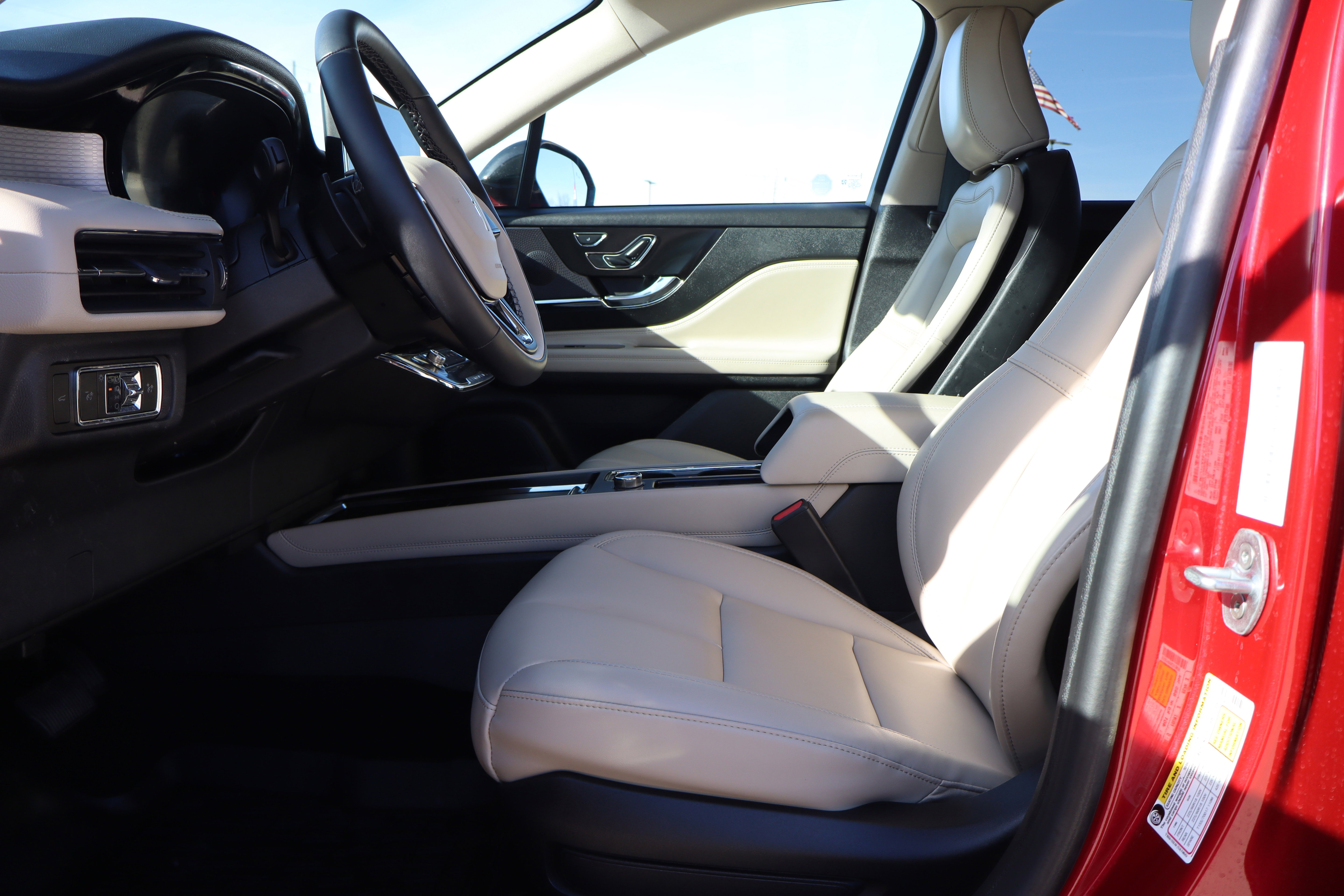 Used 2025 Lincoln Corsair FWD image 10