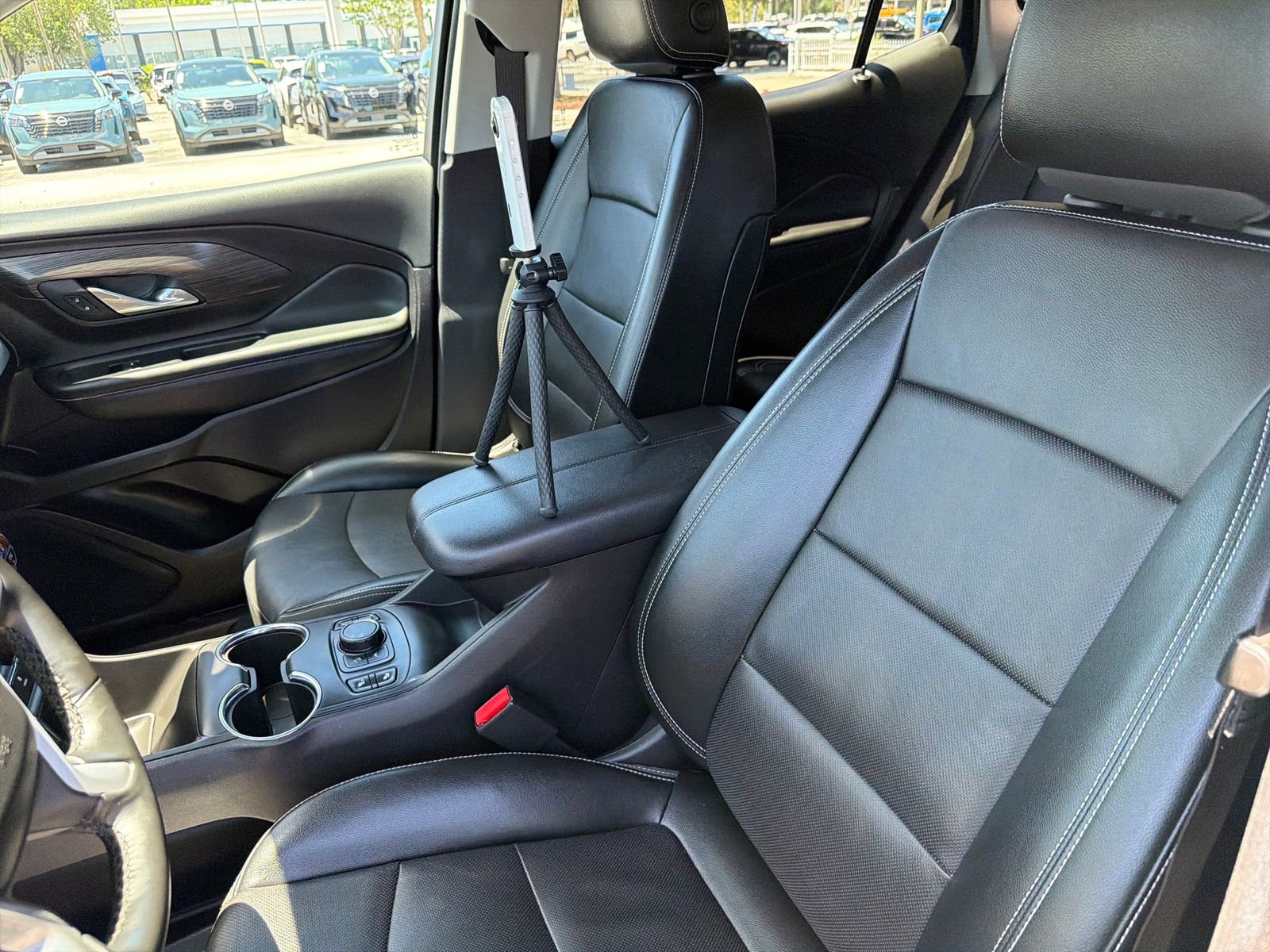 Used 2024 GMC Terrain SLT FWD image 23