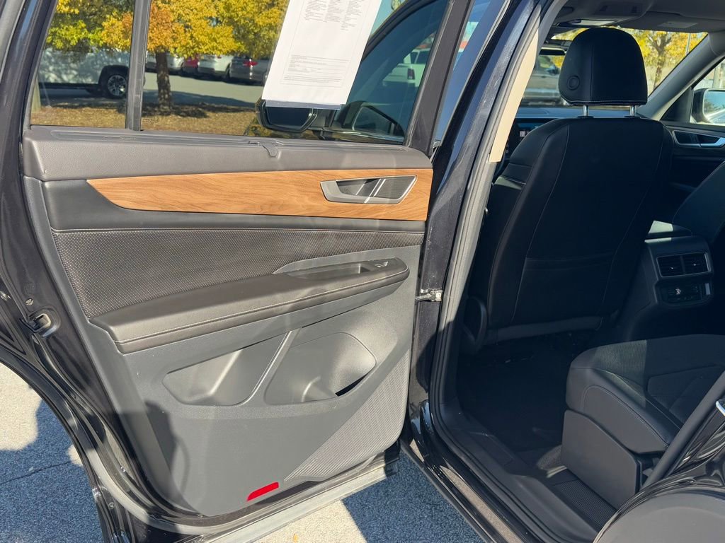 Used 2024 Volkswagen Atlas SE image 30