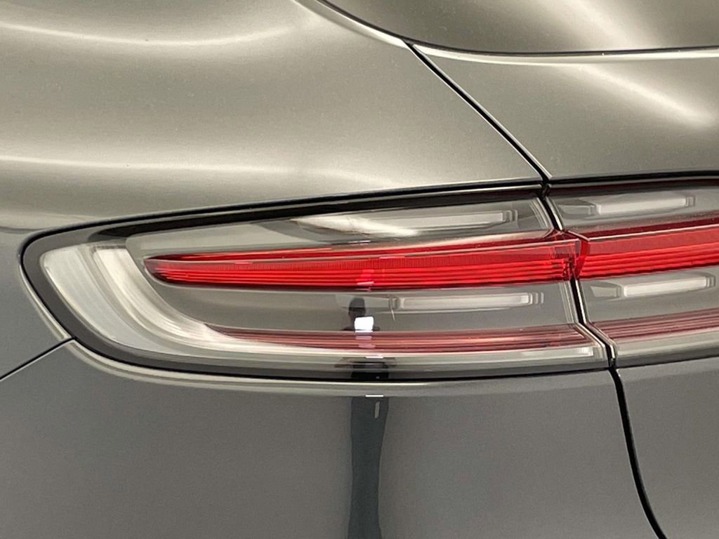 Certified 2025 Porsche Macan image 16