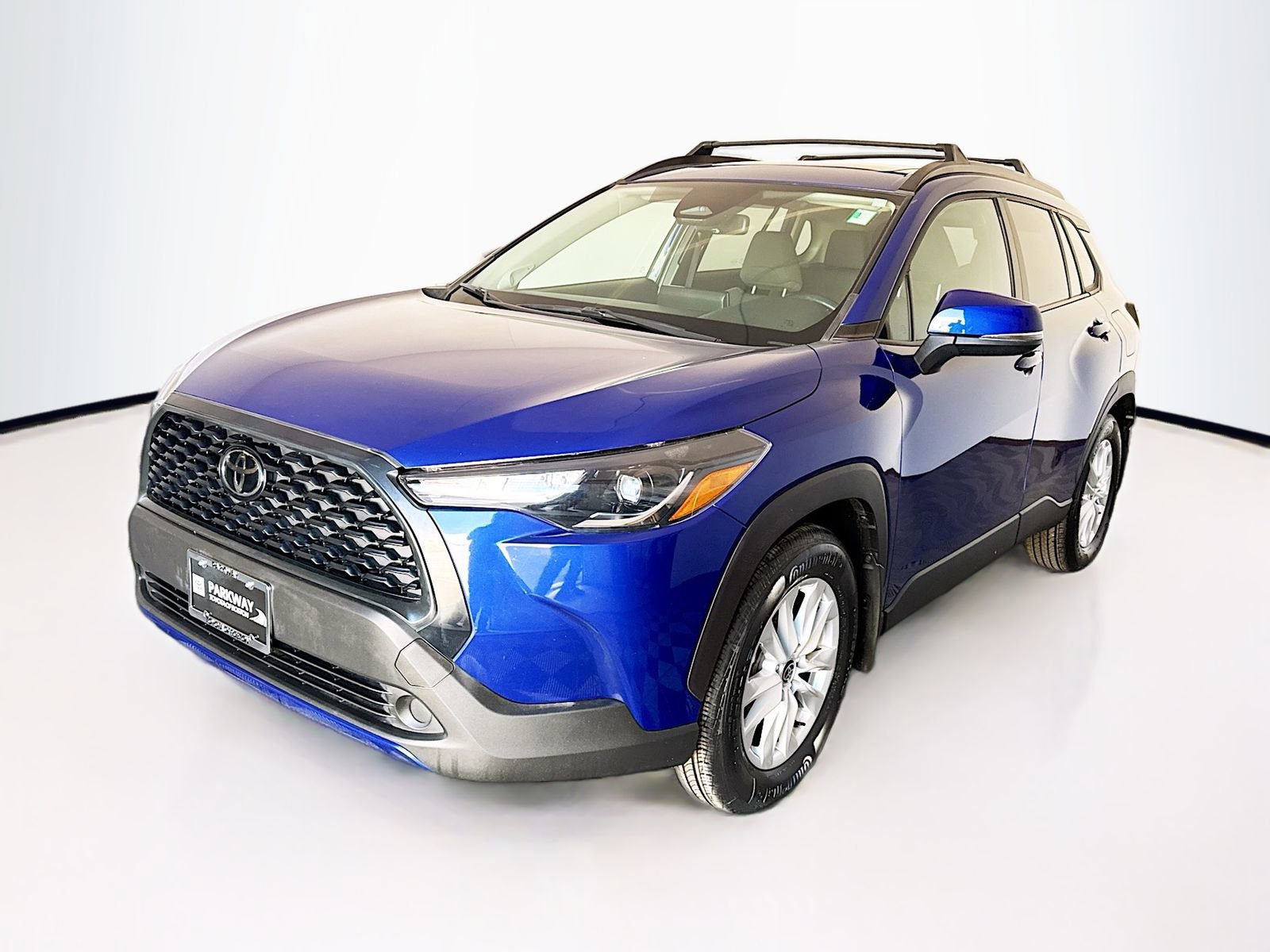 Used 2023 Toyota Corolla Cross LE w/ Moonroof Package image 3