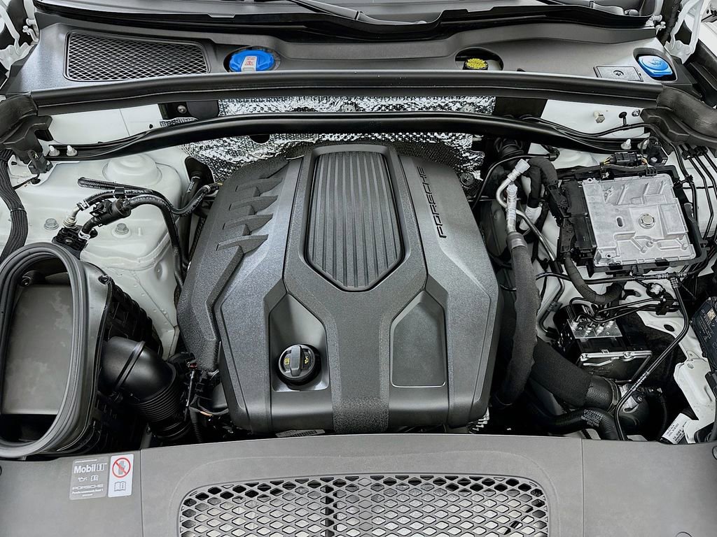 New 2025 Porsche Macan image 32