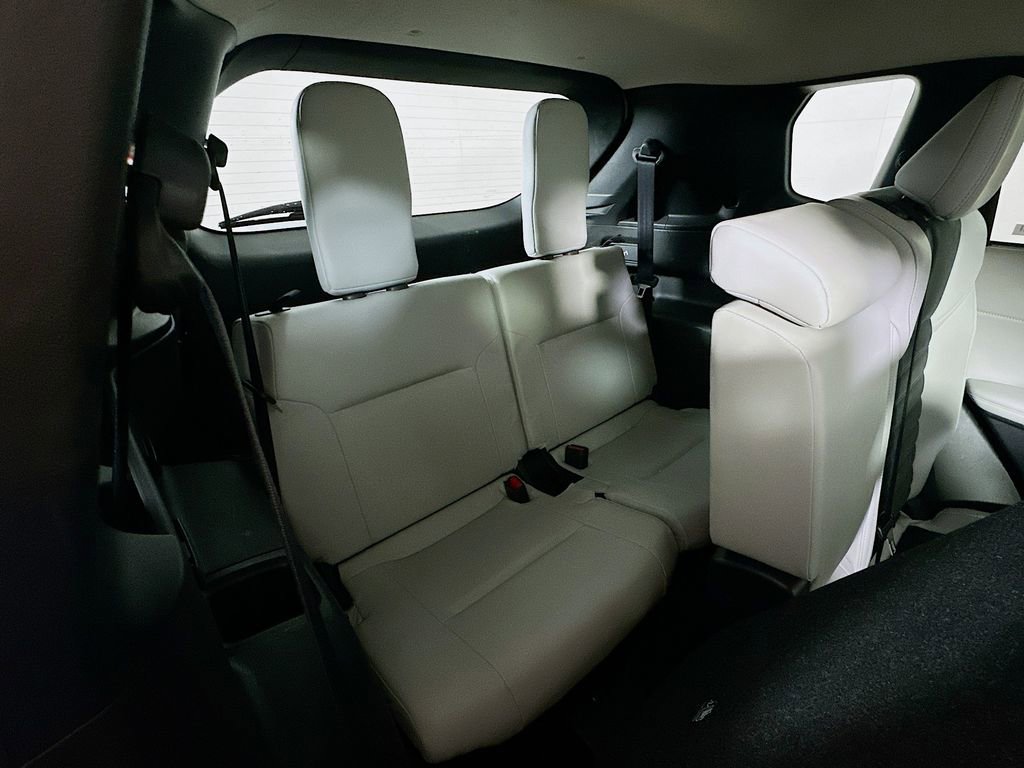 Used 2025 Mitsubishi Outlander SE FWD image 14