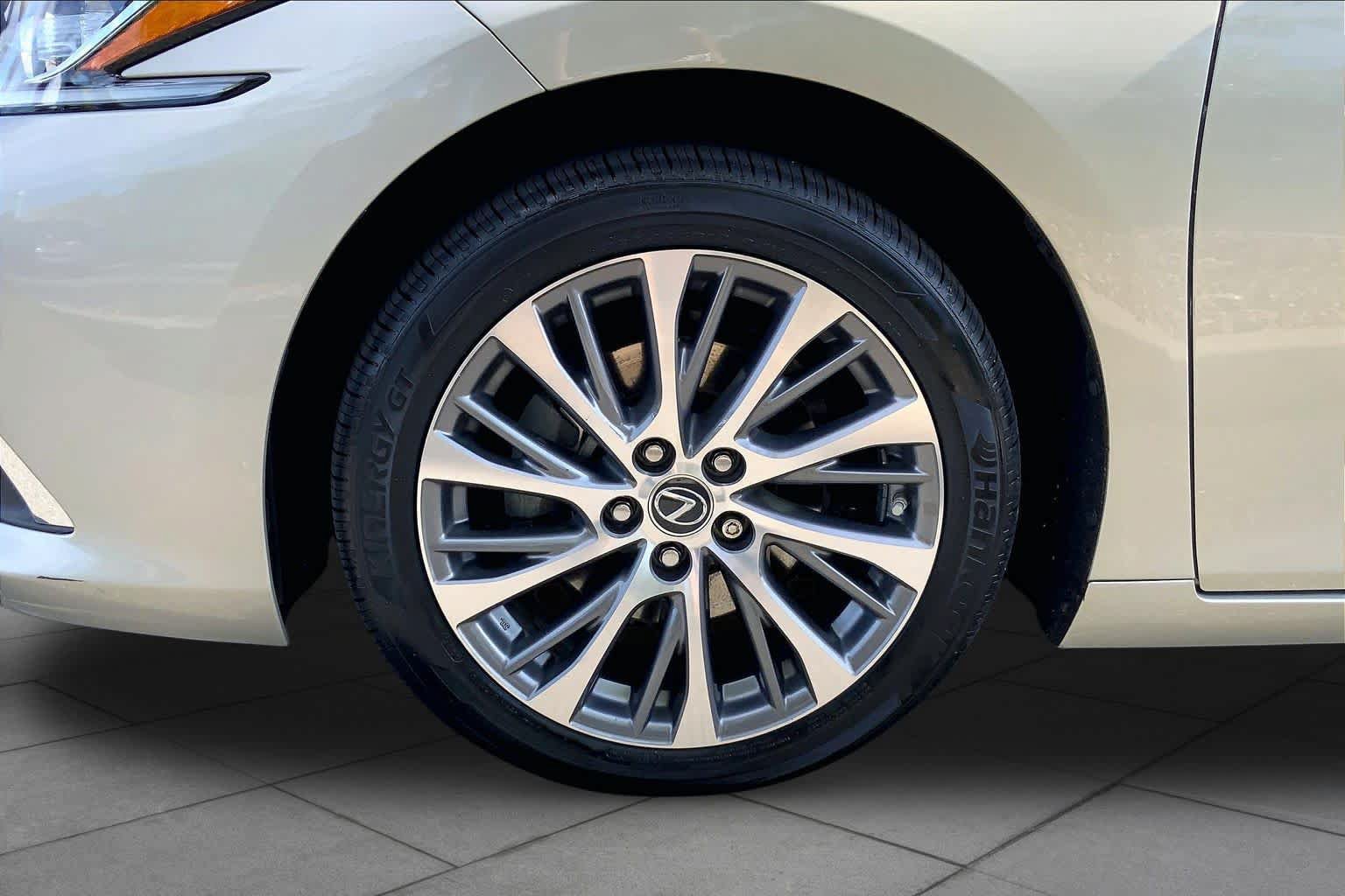 Certified 2021 Lexus ES 350 w/ Premium Package FWD image 11
