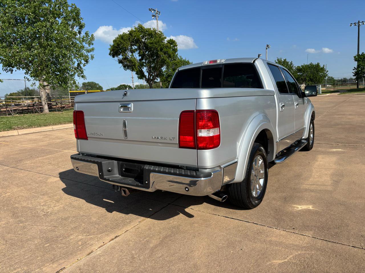 Used 2006 Lincoln Mark LT 2WD image 25