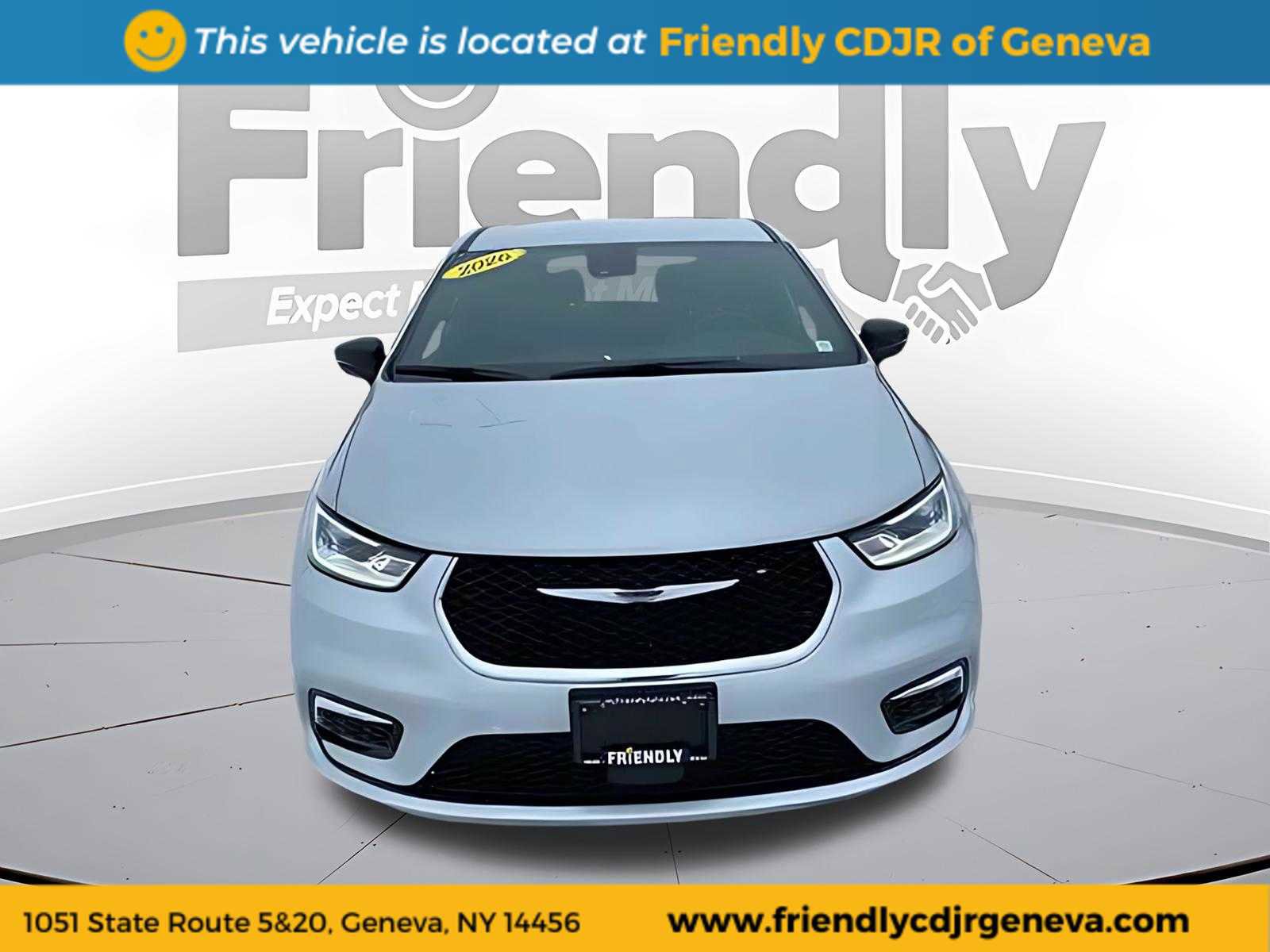 New 2026 Chrysler Pacifica Select image 2