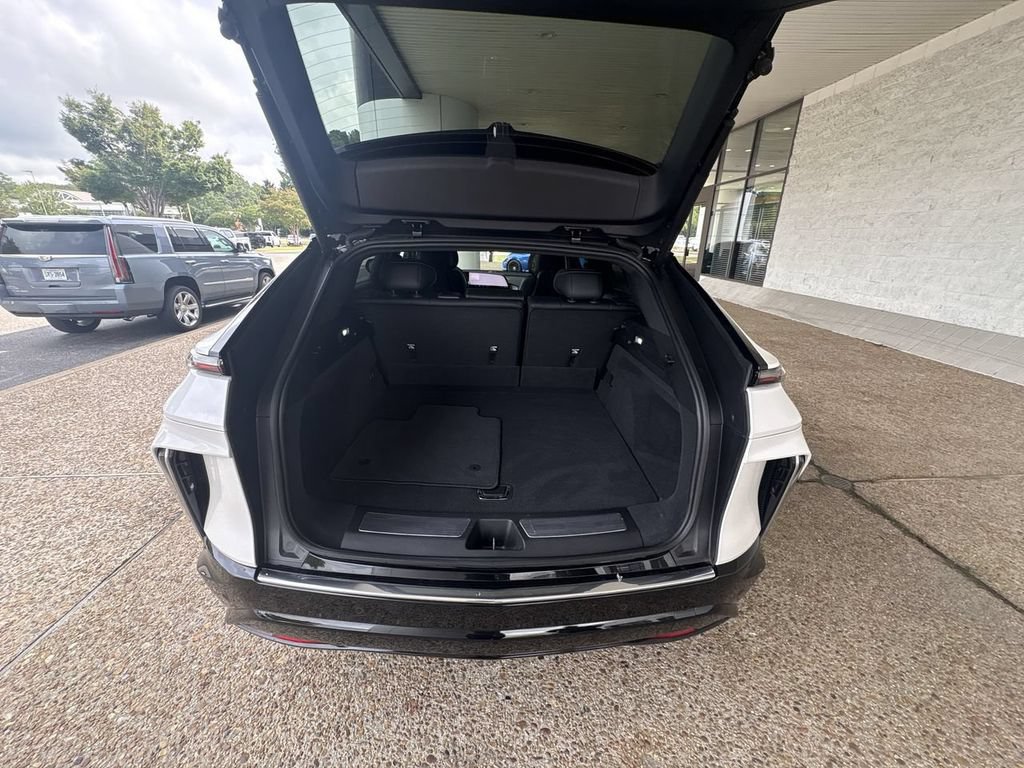 Certified 2025 Cadillac Lyriq Luxury AWD/4WD image 27