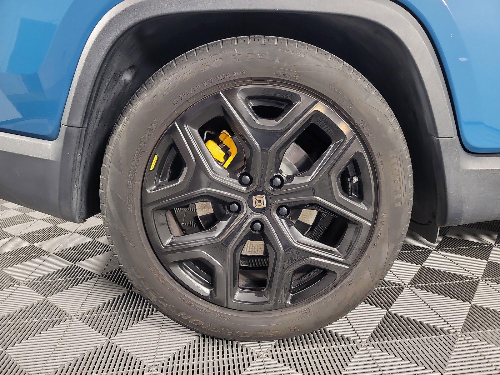 Used 2023 Rivian R1T Adventure image 12